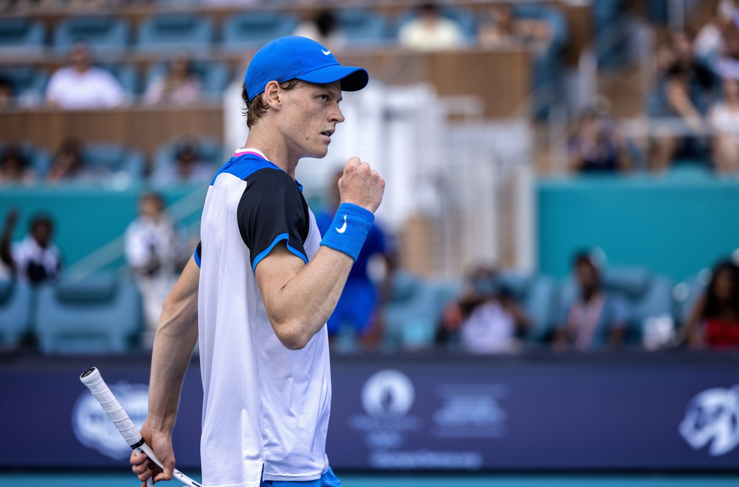Tenista Jannik Sinner ‘cilindra’ Medvedev rumo à final do Masters 1.000 de Miami