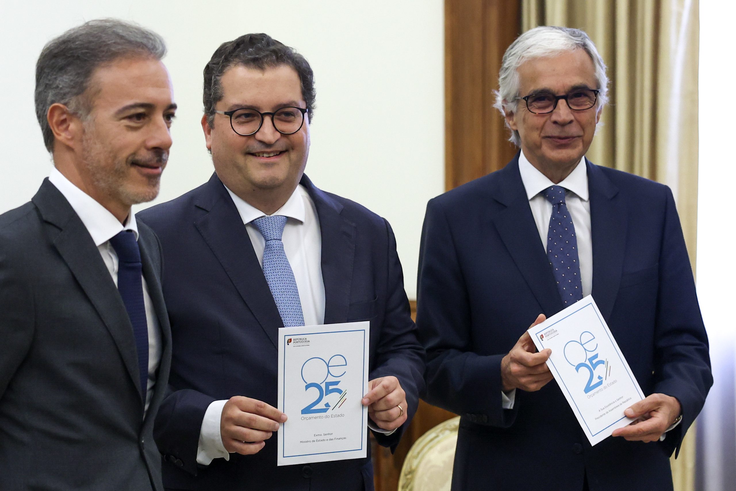 A entrega da proposta de OE2025 em imagens