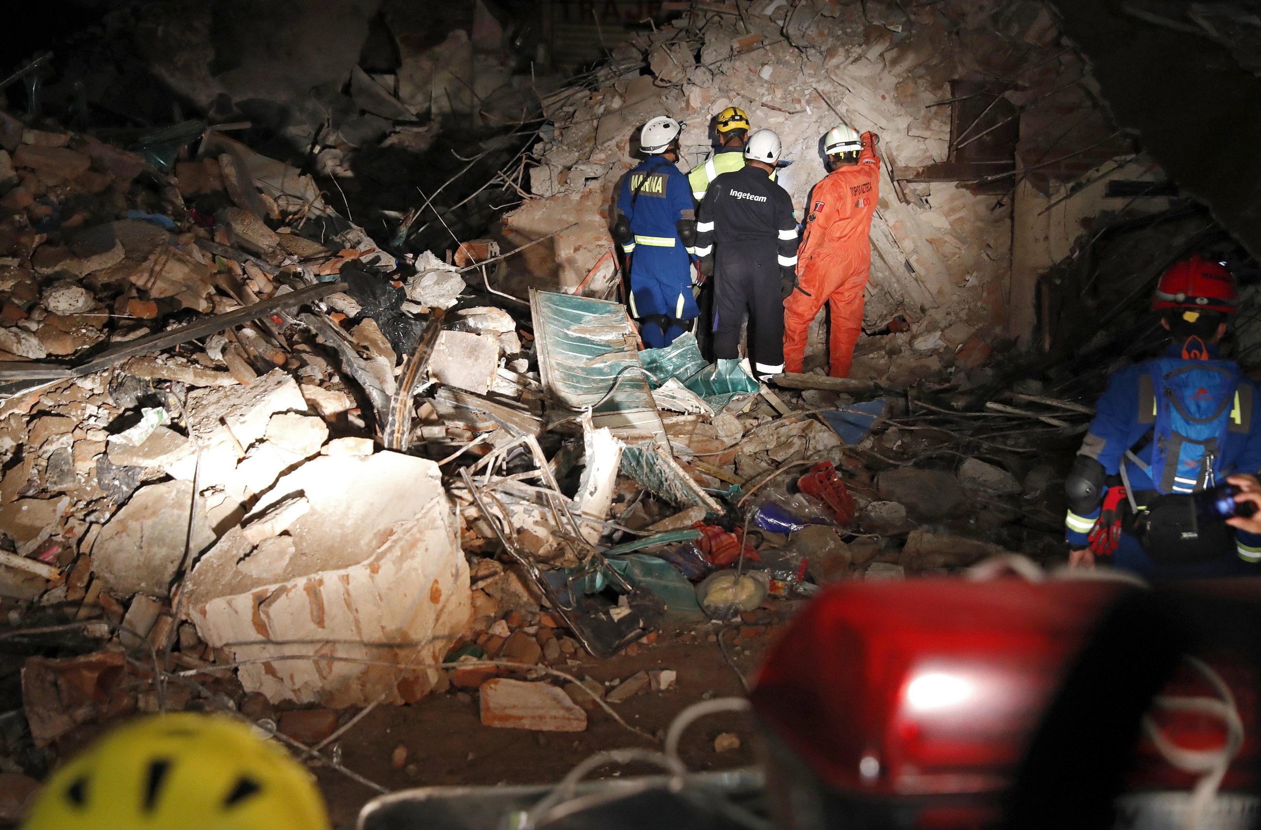 Presidente do México diz que subiu para 98 o número de mortos no sismo