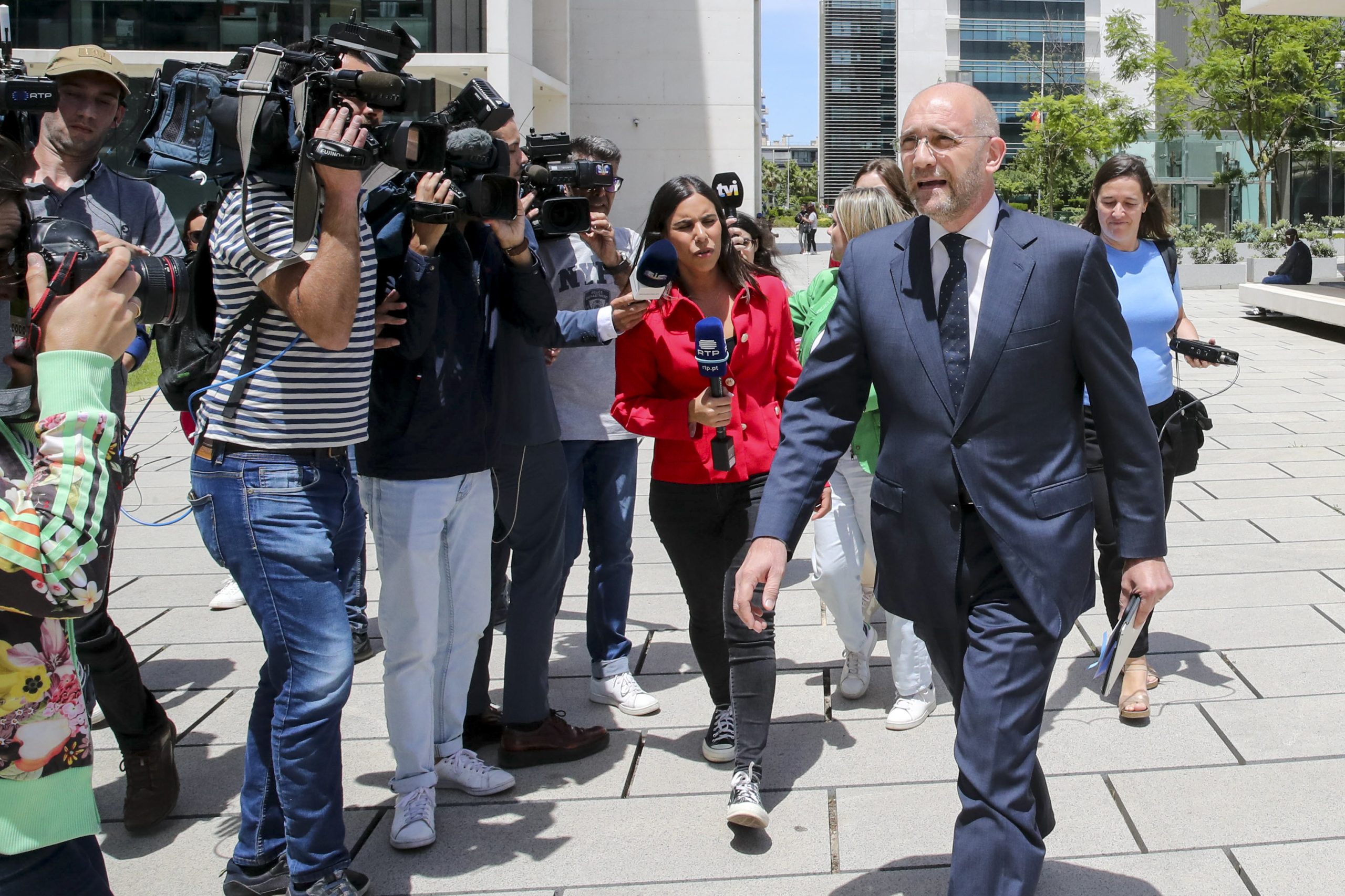 Passos Coelho reitera estar afastado da política mas “seria tolice” dizer que nunca fará mais nada