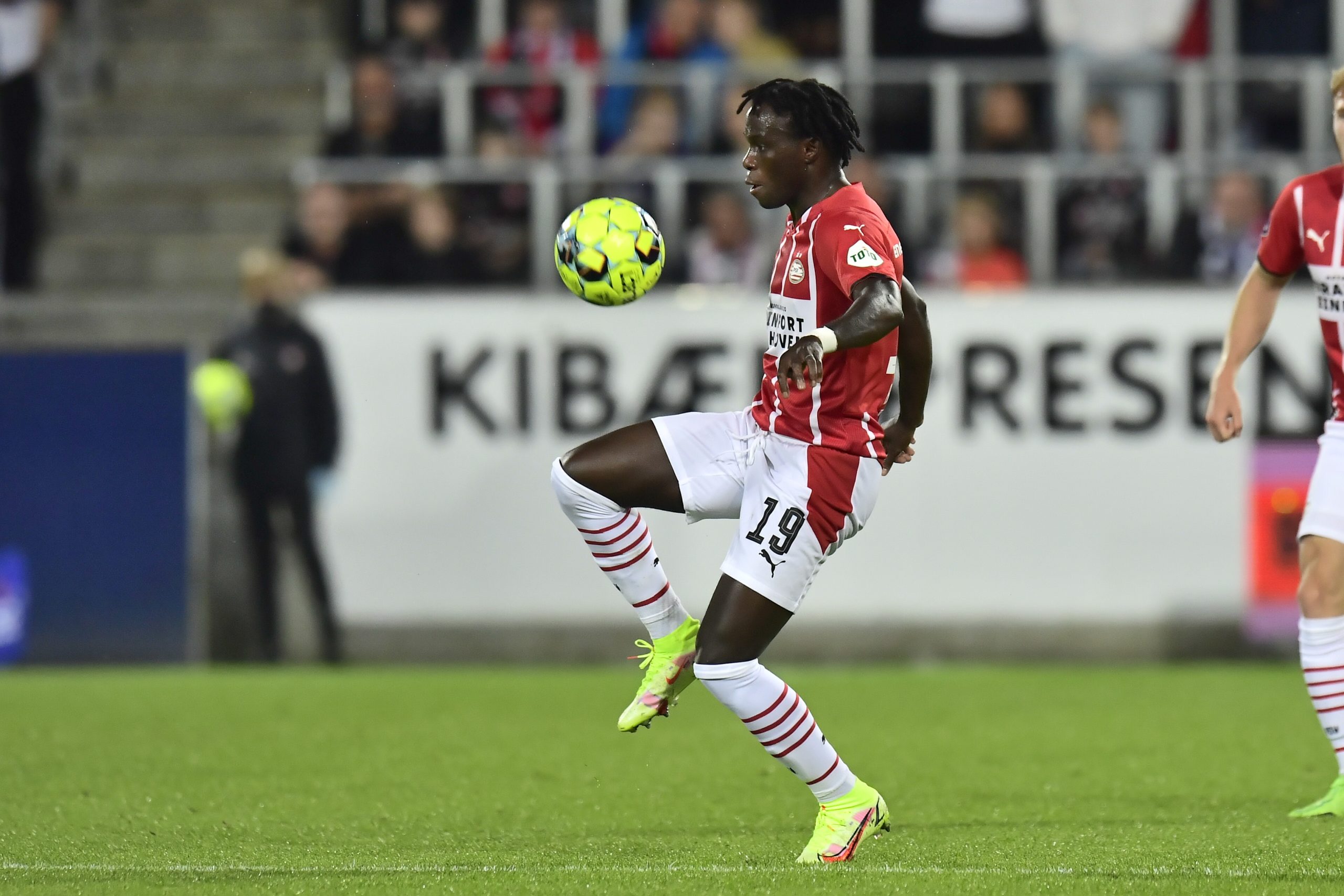 Liga dos Campeões: Bruma nos 22 convocados do PSV para visita à Luz