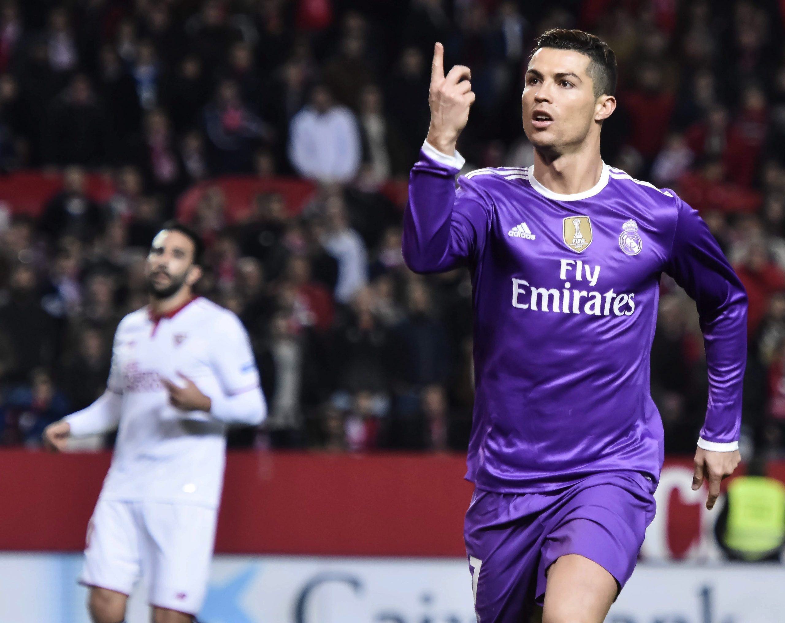 Sevilha ‘de luxo’ derrota Real Madrid e entra nas contas do título