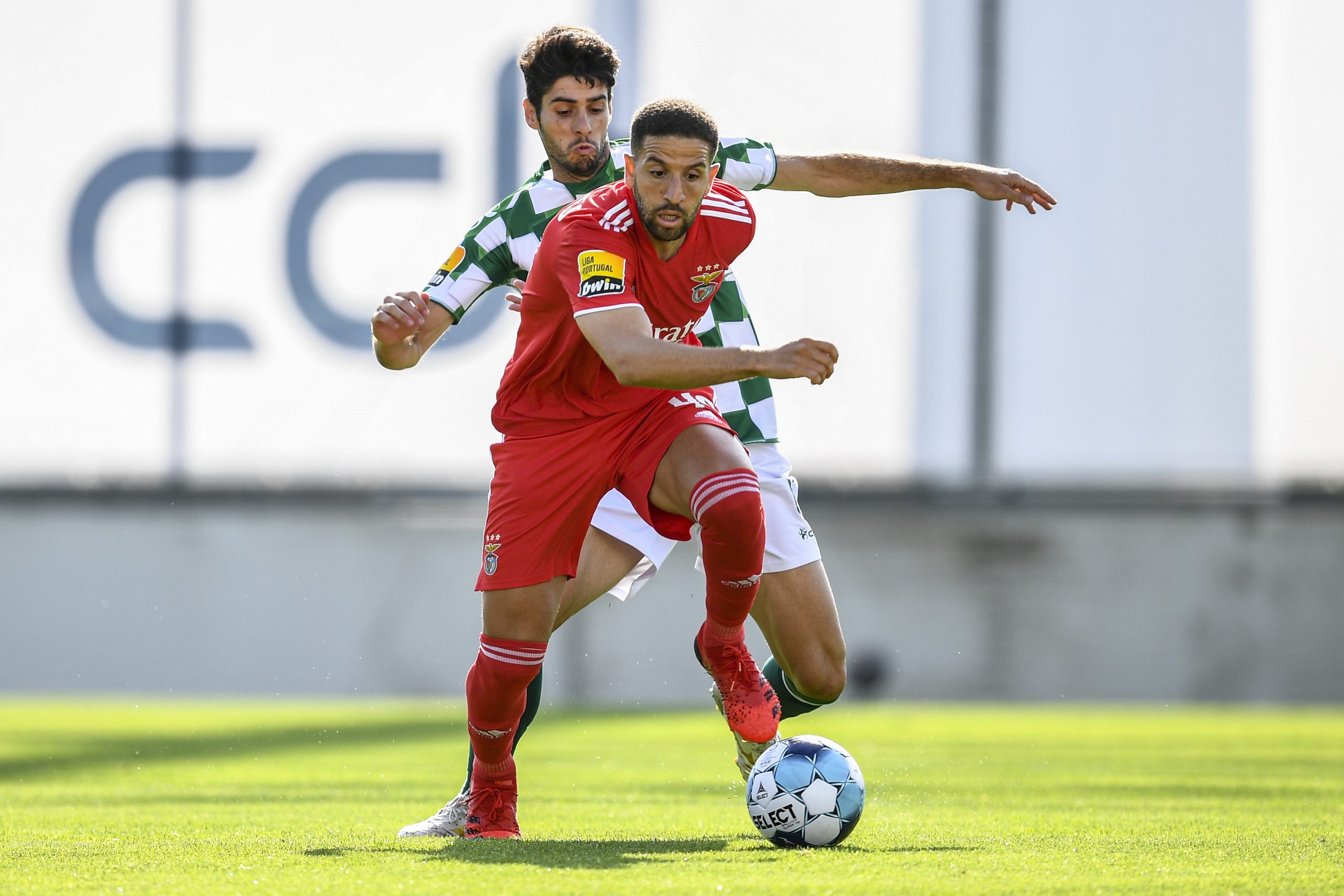 Taarabt suspenso por 23 dias e dois jogos por incidentes na final da Taça de Portugal