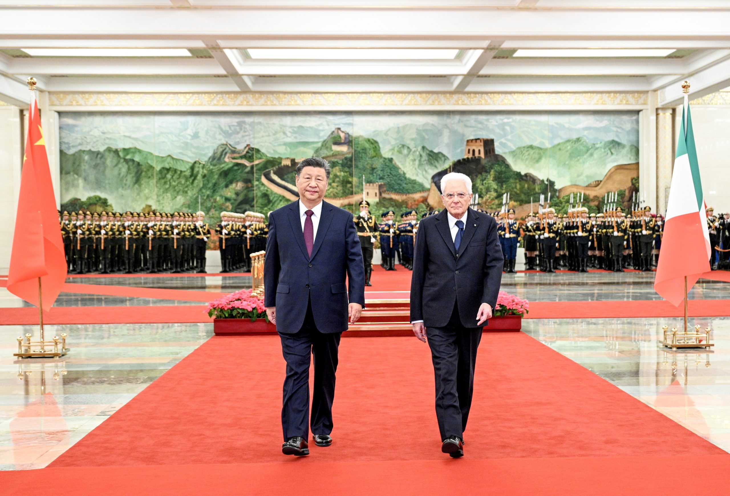 Presidente italiano rejeita regresso aos “blocos rivais” em encontro com Xi Jiping