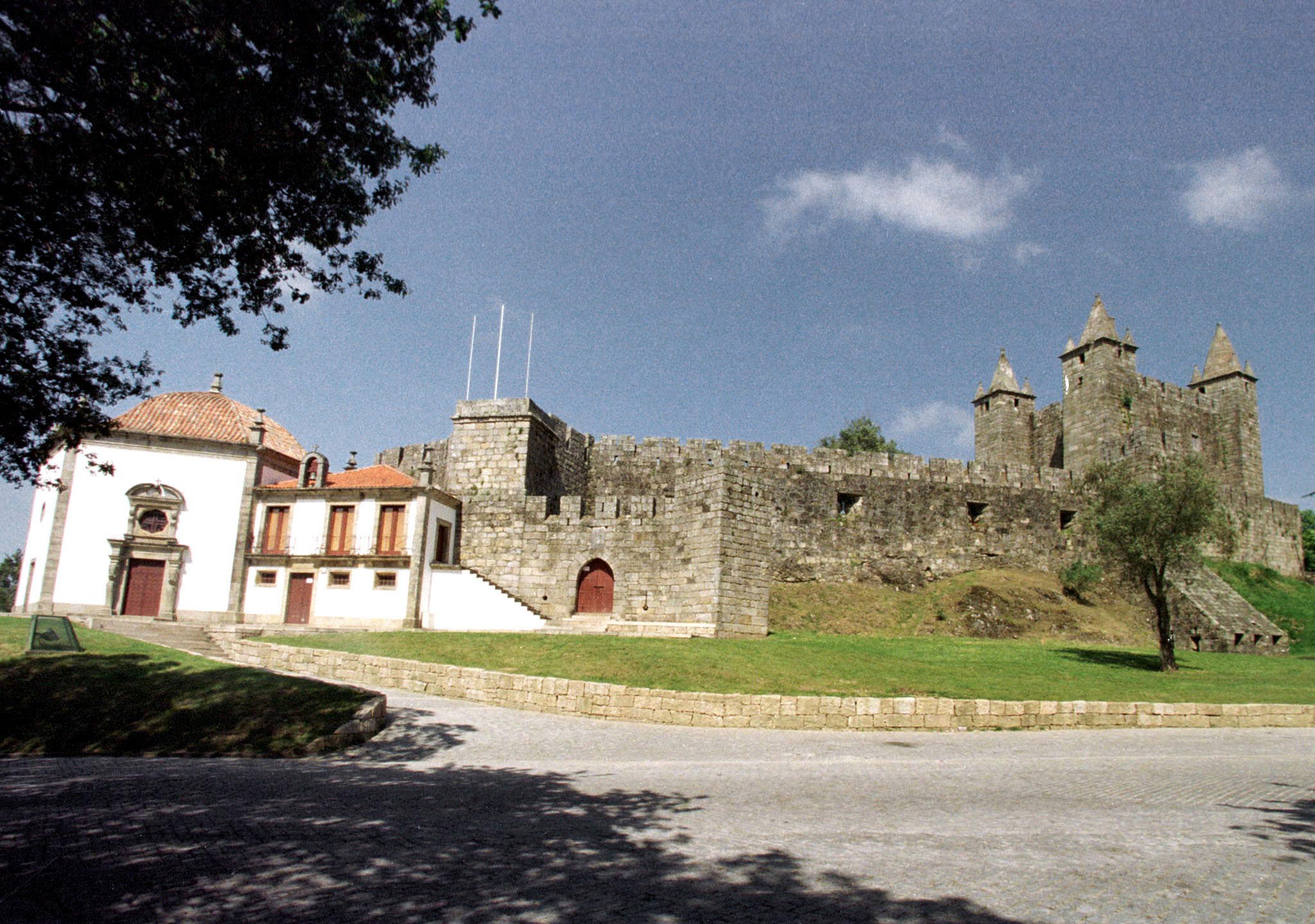 Castelo de Santa Maria da Feira em obras a partir de setembro para consolidar a muralha