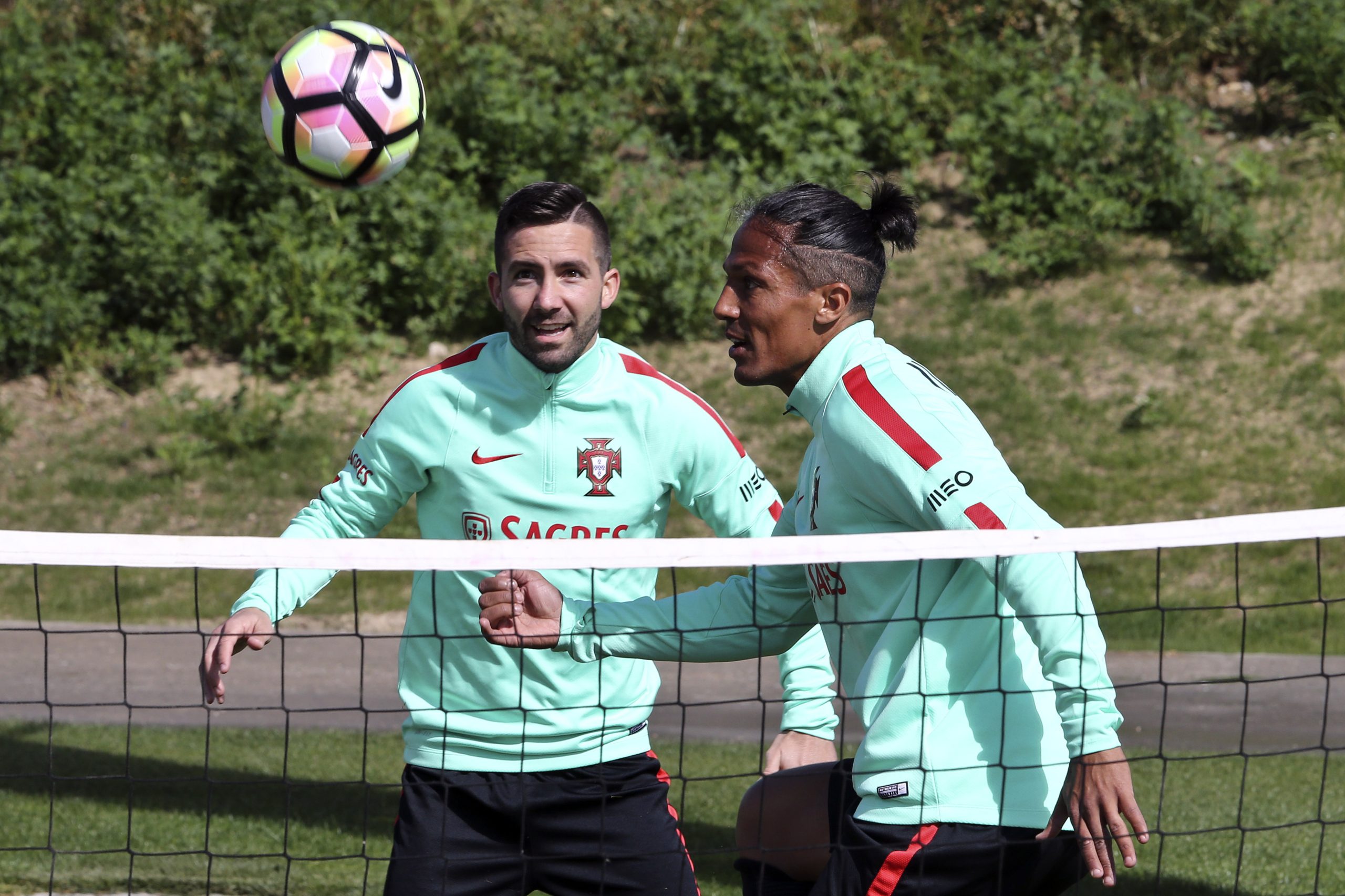Moutinho a um jogo de ser o quinto futebolista com mais jogos pela seleção