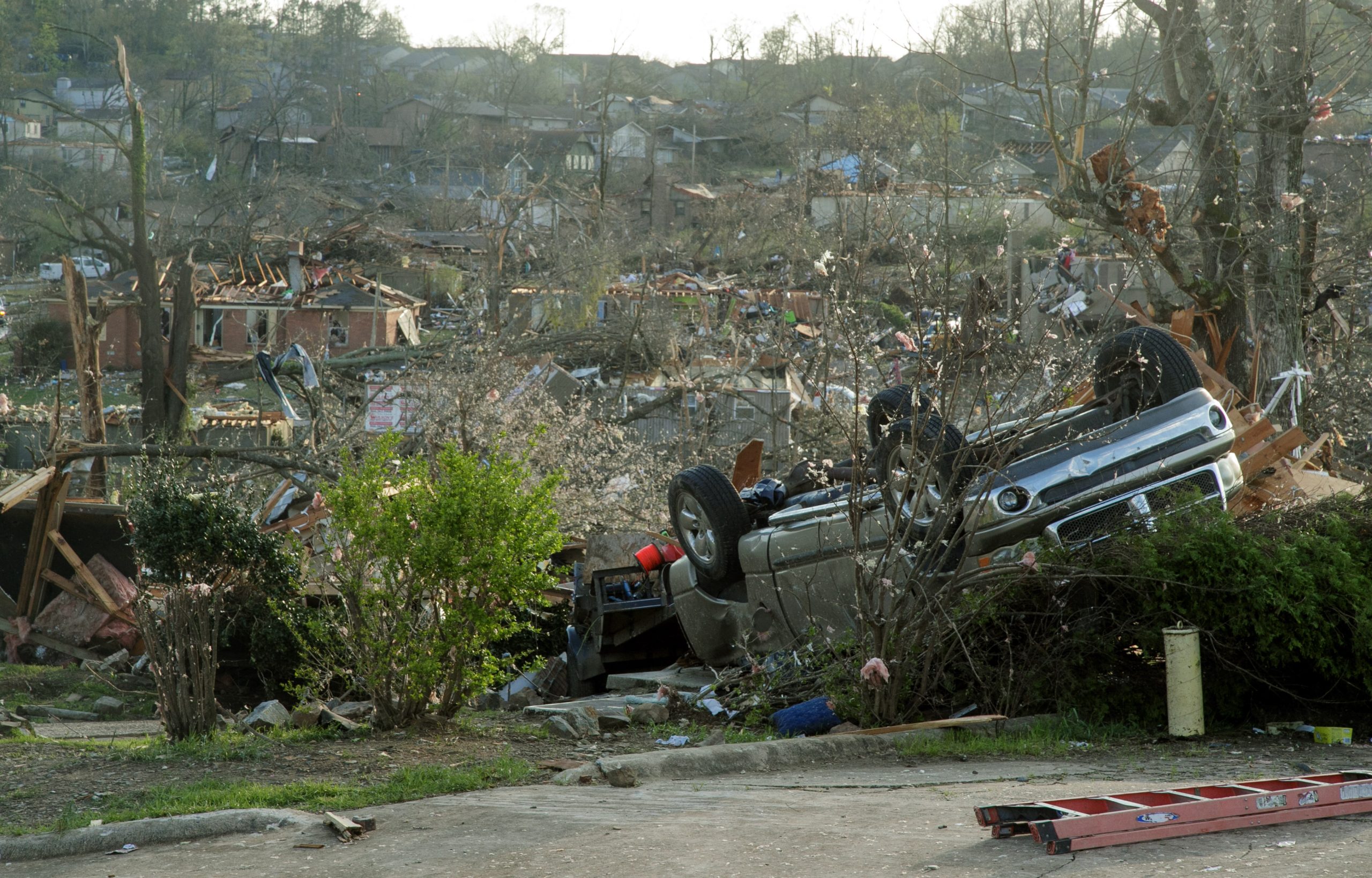 Tempestades e tornados matam pelo menos 26 pessoas nos EUA