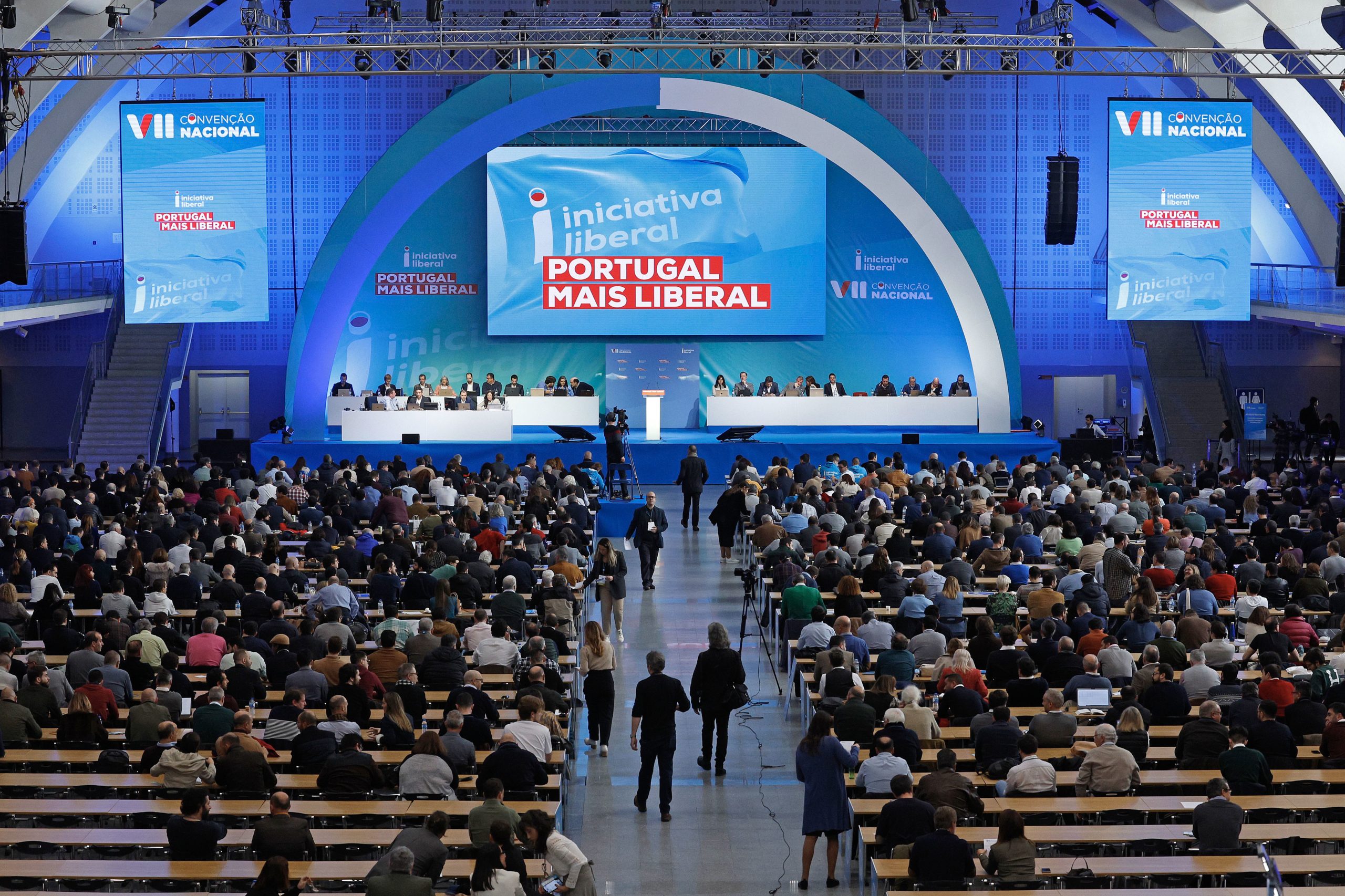Pingue-pongue entre Carla Castro e Rui Rocha marca final do primeiro dia da Convenção da IL