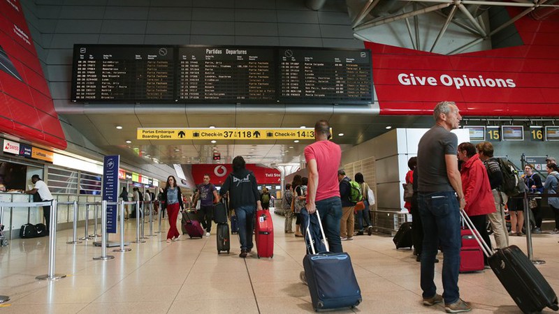 Novo Aeroporto: quanto custaria cada uma das opções e quanto demorariam a estar prontas?