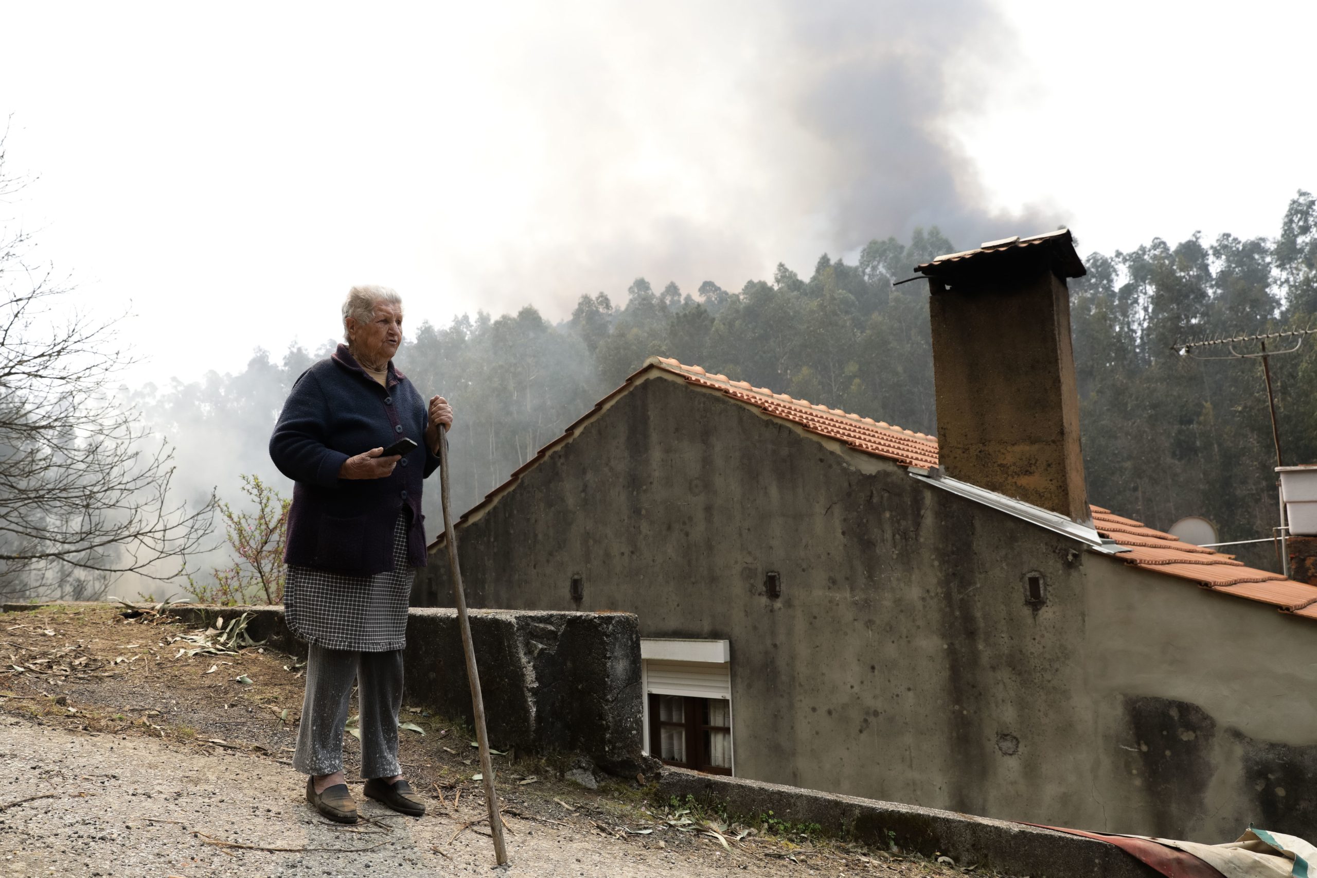 Incêndios: Fogo em Azeméis com quatro frentes ativas mobiliza 286 operacionais