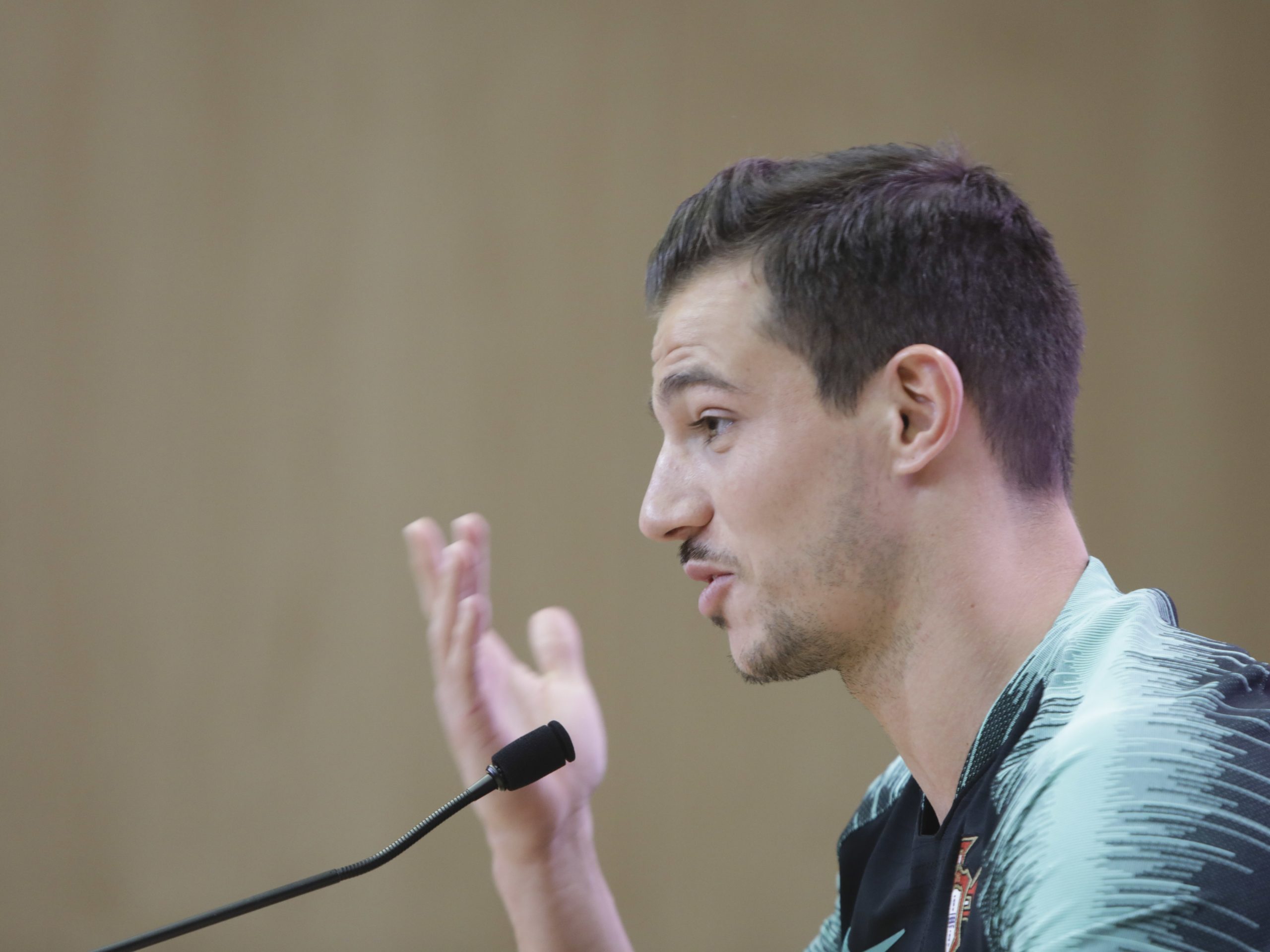 Cédric sempre confiou estar no Mundial 2018 e diz não ter vantagem sobre Ricardo