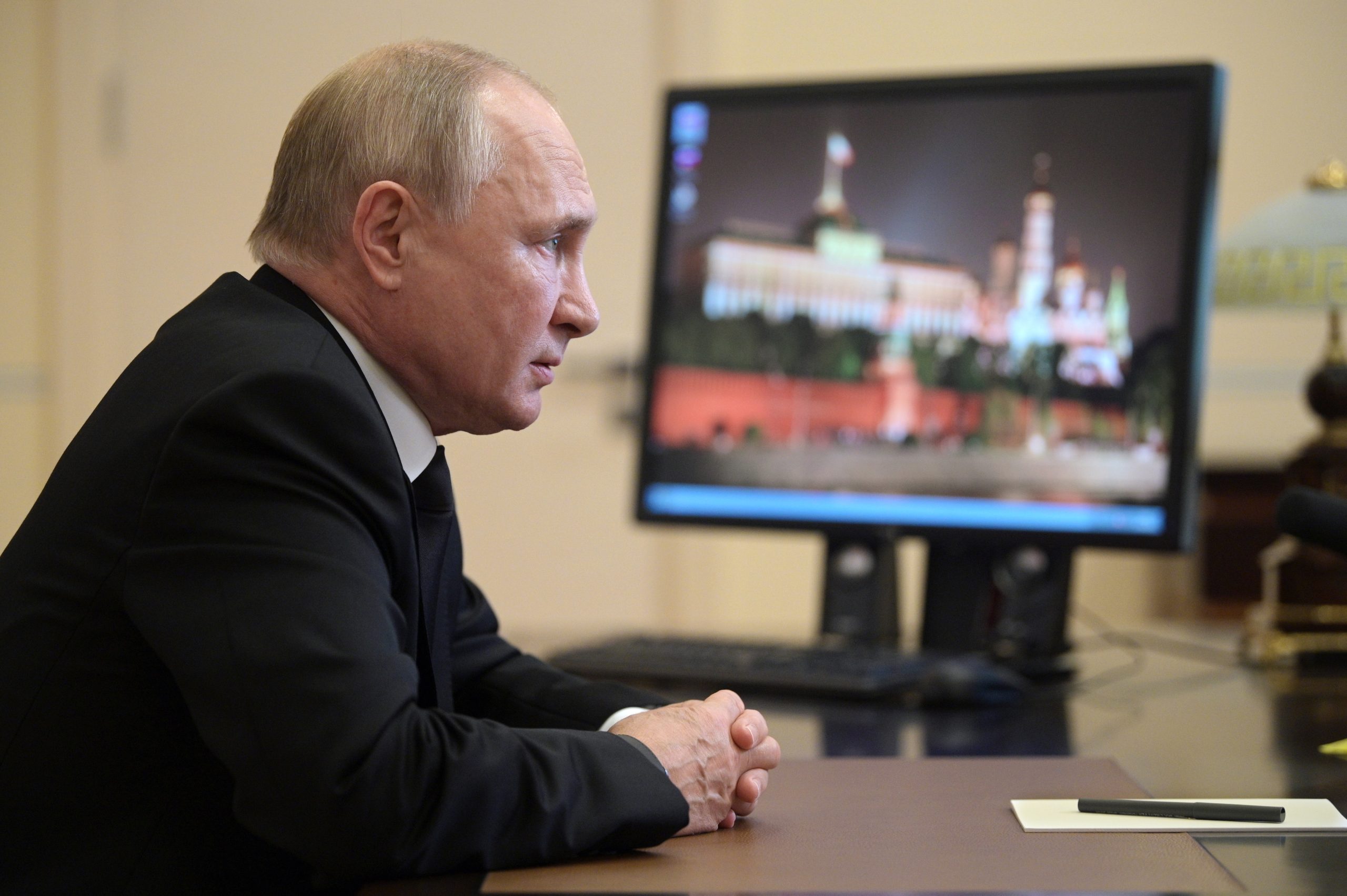 Prémio Sakharov para Navalny não conta com respeito do Kremlin