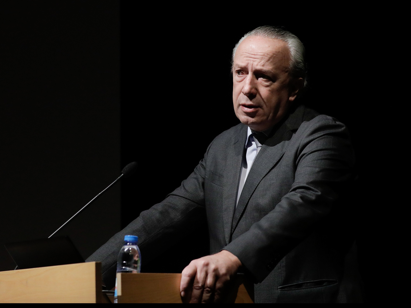 Santana Lopes lamenta falta de proposta da região Centro para novo aeroporto