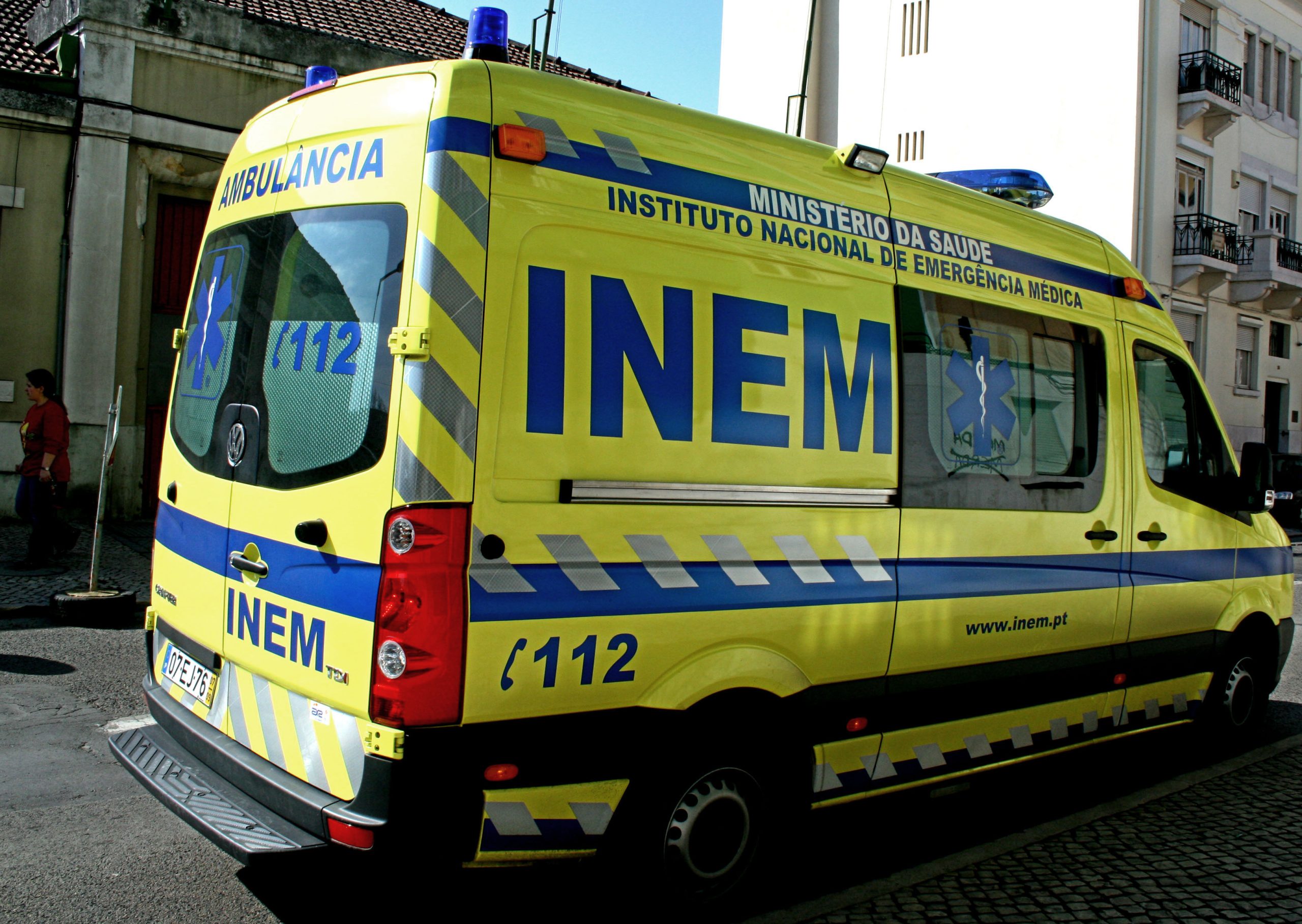 PSD questiona Governo sobre “desarticulação” que mantém ambulâncias paradas