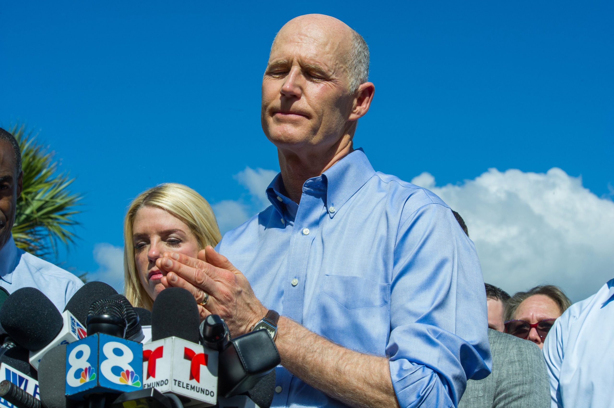 Governador da Flórida quer um polícia em cada escola após massacre de Parkland
