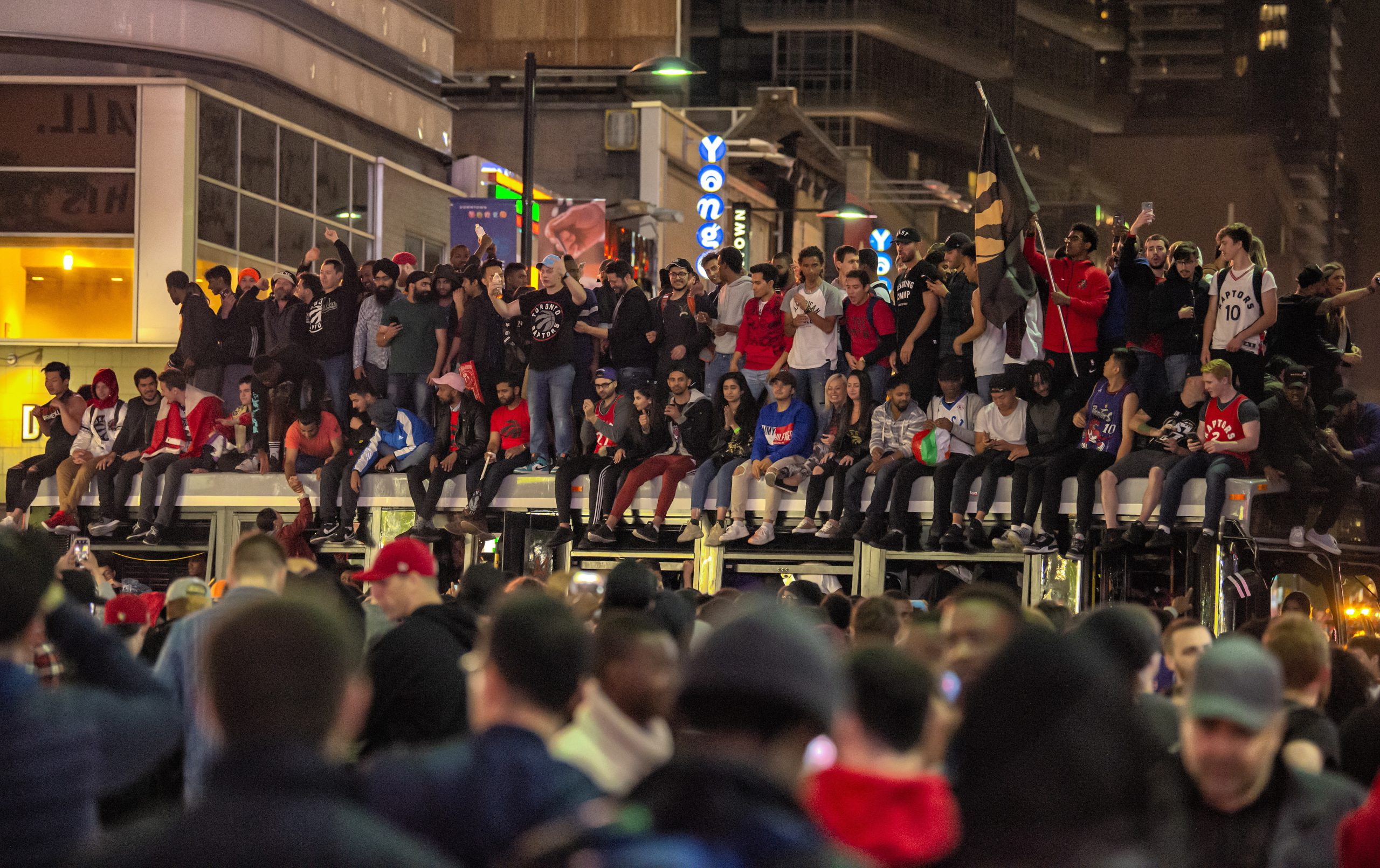 Desfile dos Toronto Raptors interrompido por tiros