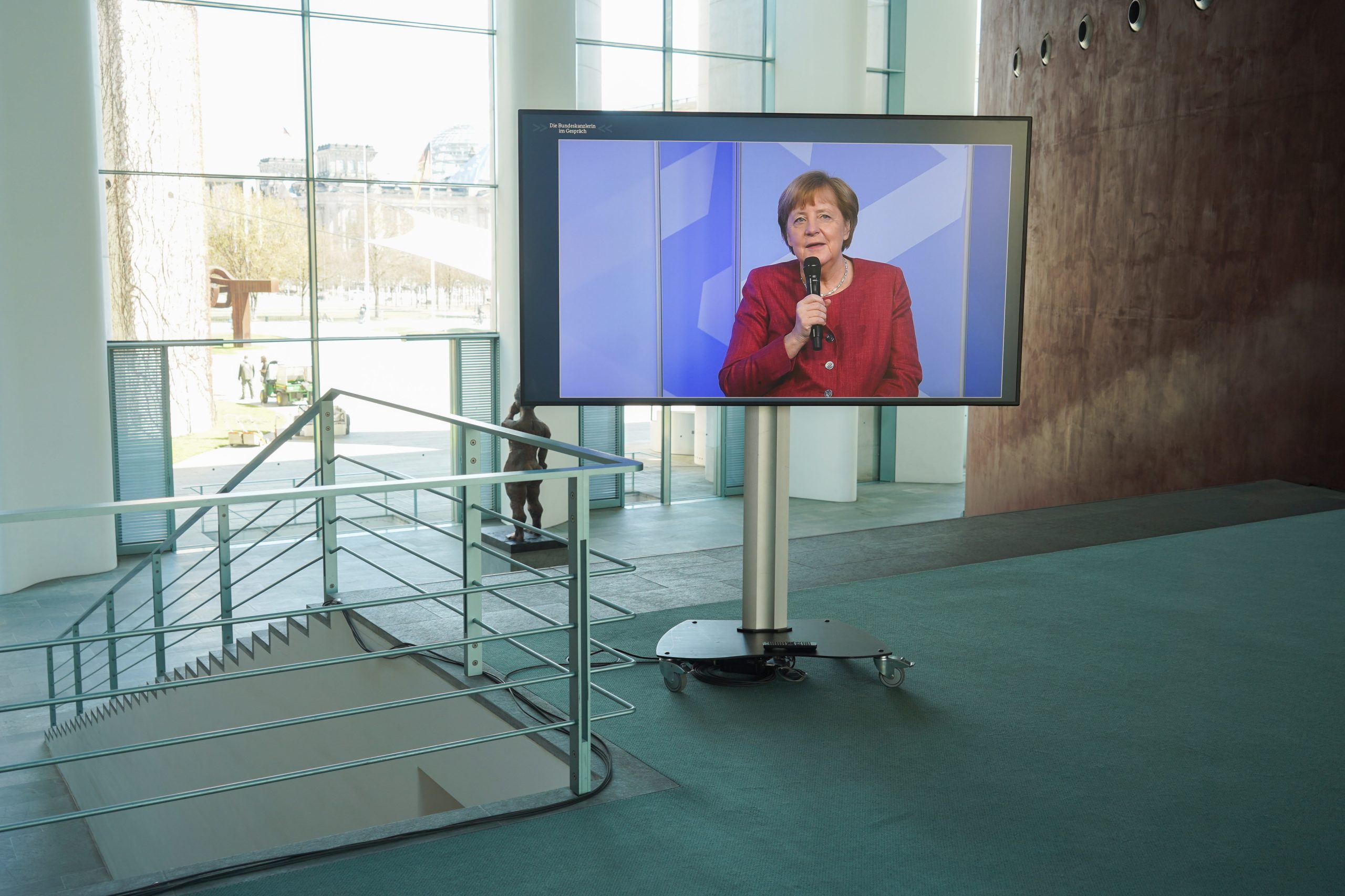Merkel participa na Cimeira Social por videoconferência