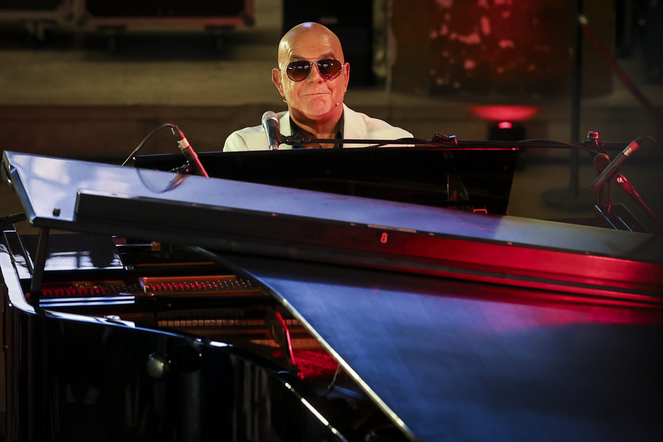 Oeiras assinala 50 anos do 25 de Abril com concerto de Pedro Abrunhosa, exposições e debates