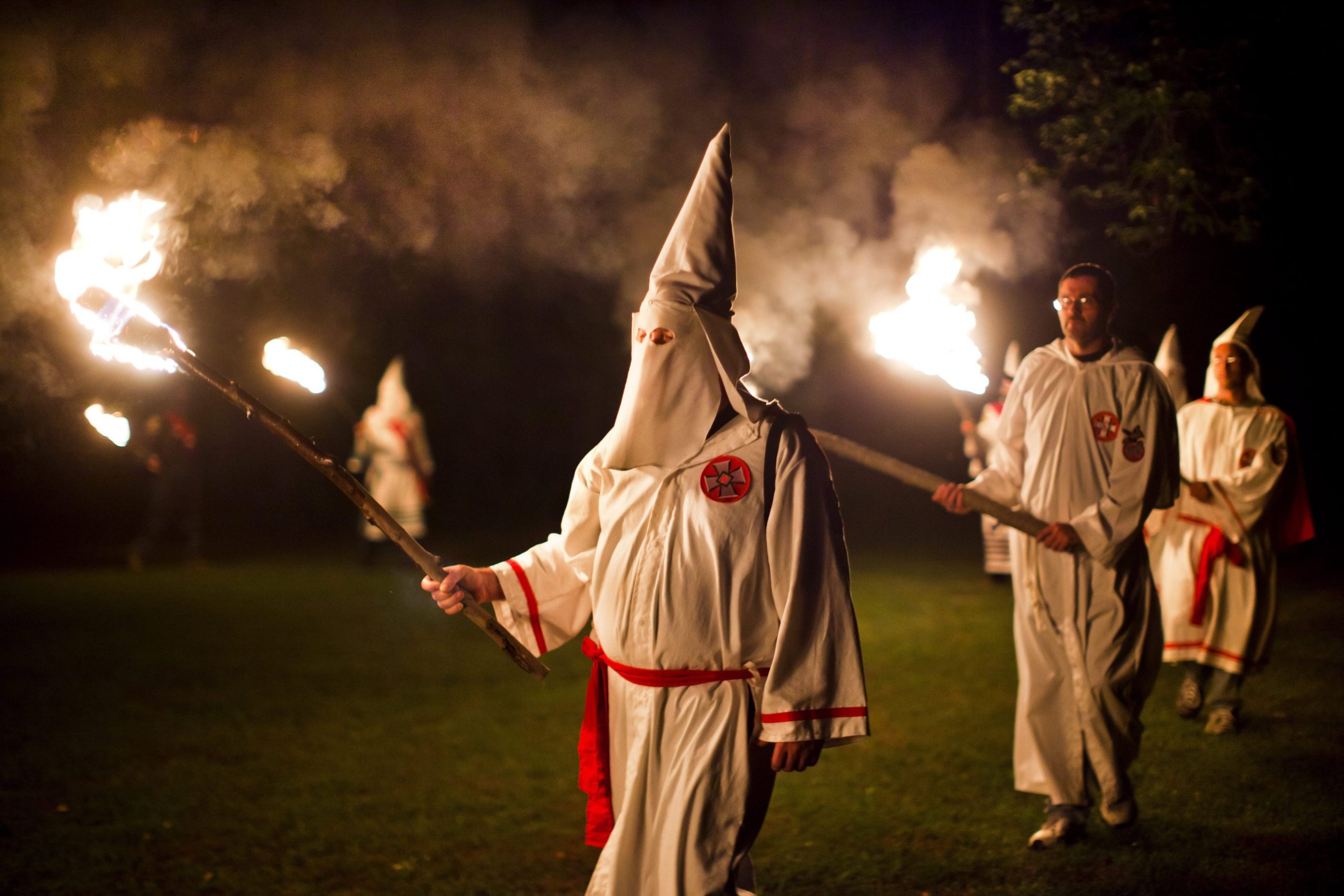 Charlottesville, nos EUA, recebe marcha do Ku Klux Klan
