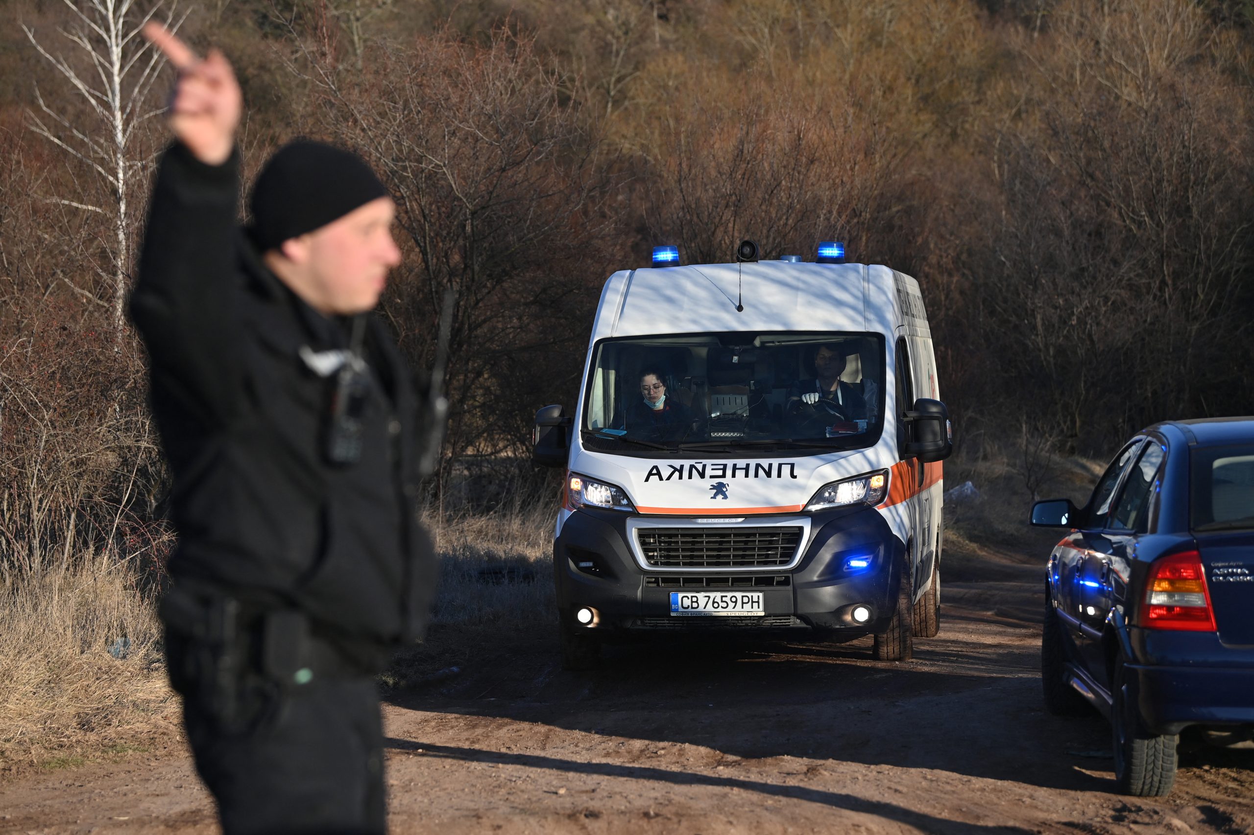 18 migrantes, um deles uma criança, encontrados mortos dentro de um camião: “Faltou-lhes oxigénio”