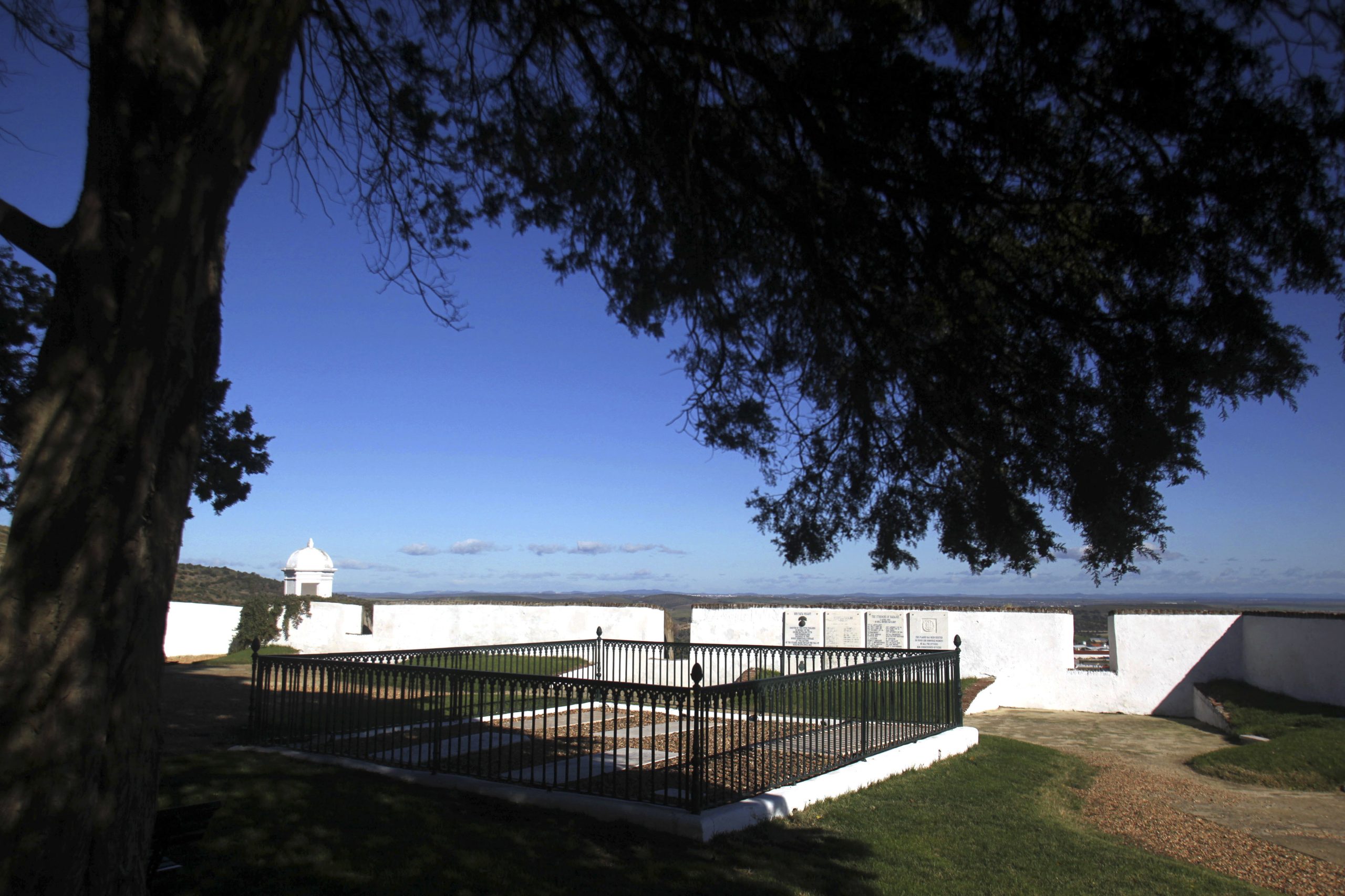 Presidente da Associação do Cemitério dos Ingleses em Elvas reconhecido pela rainha Isabel II
