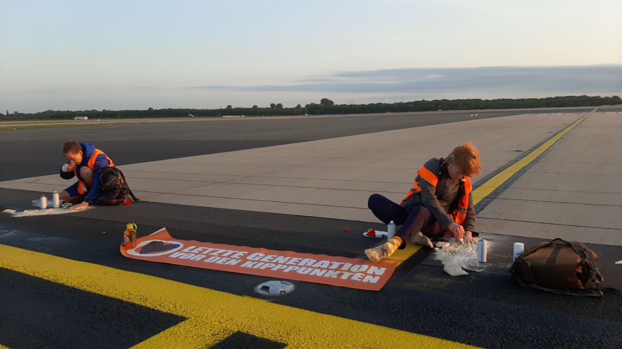 Ativistas do clima ‘Last Generation’ bloqueiam pistas de dois aeroportos na Alemanha