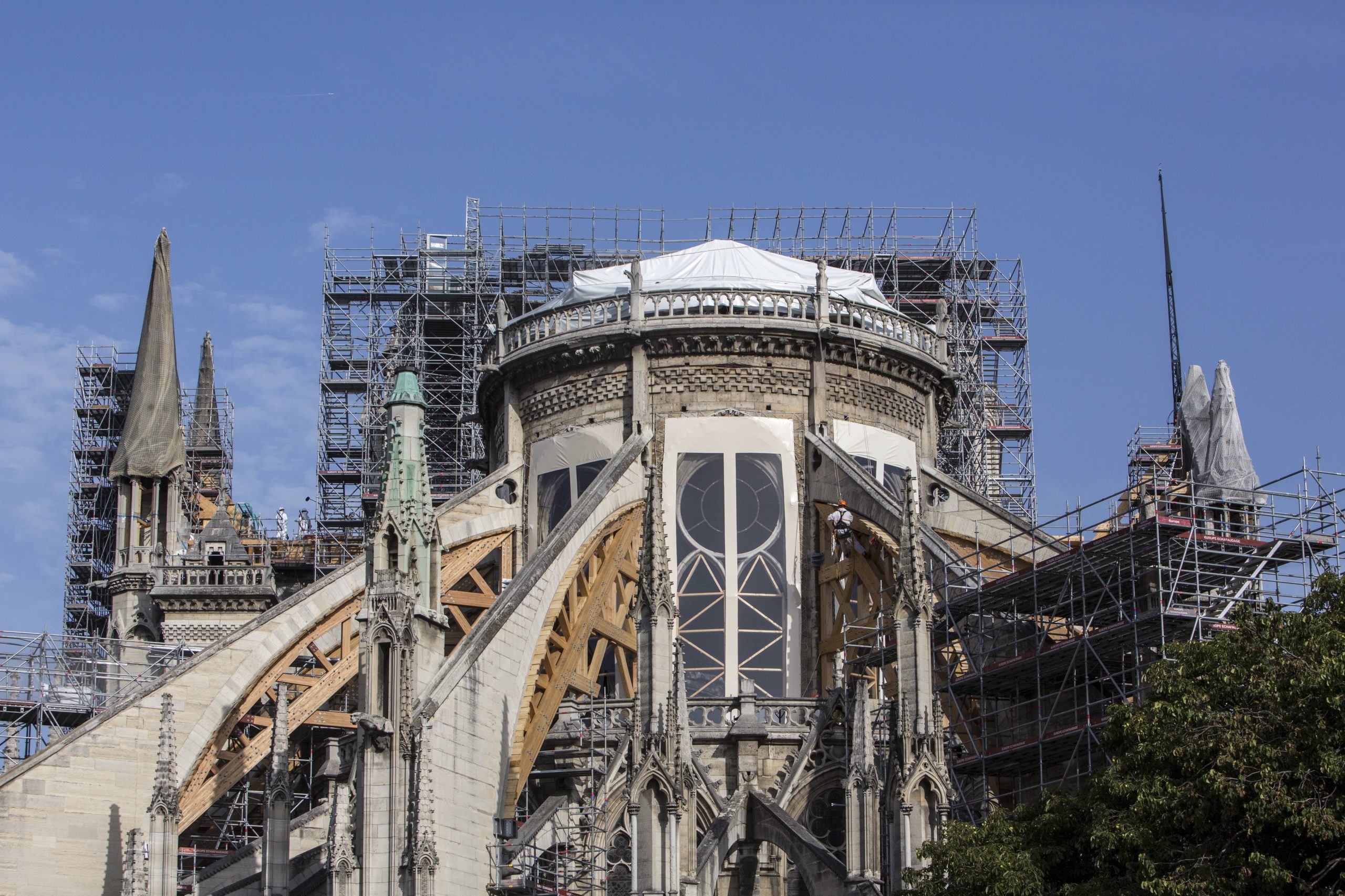 Remoção de chumbo disperso pelo incêndio de Notre-Dame vai ser demorada