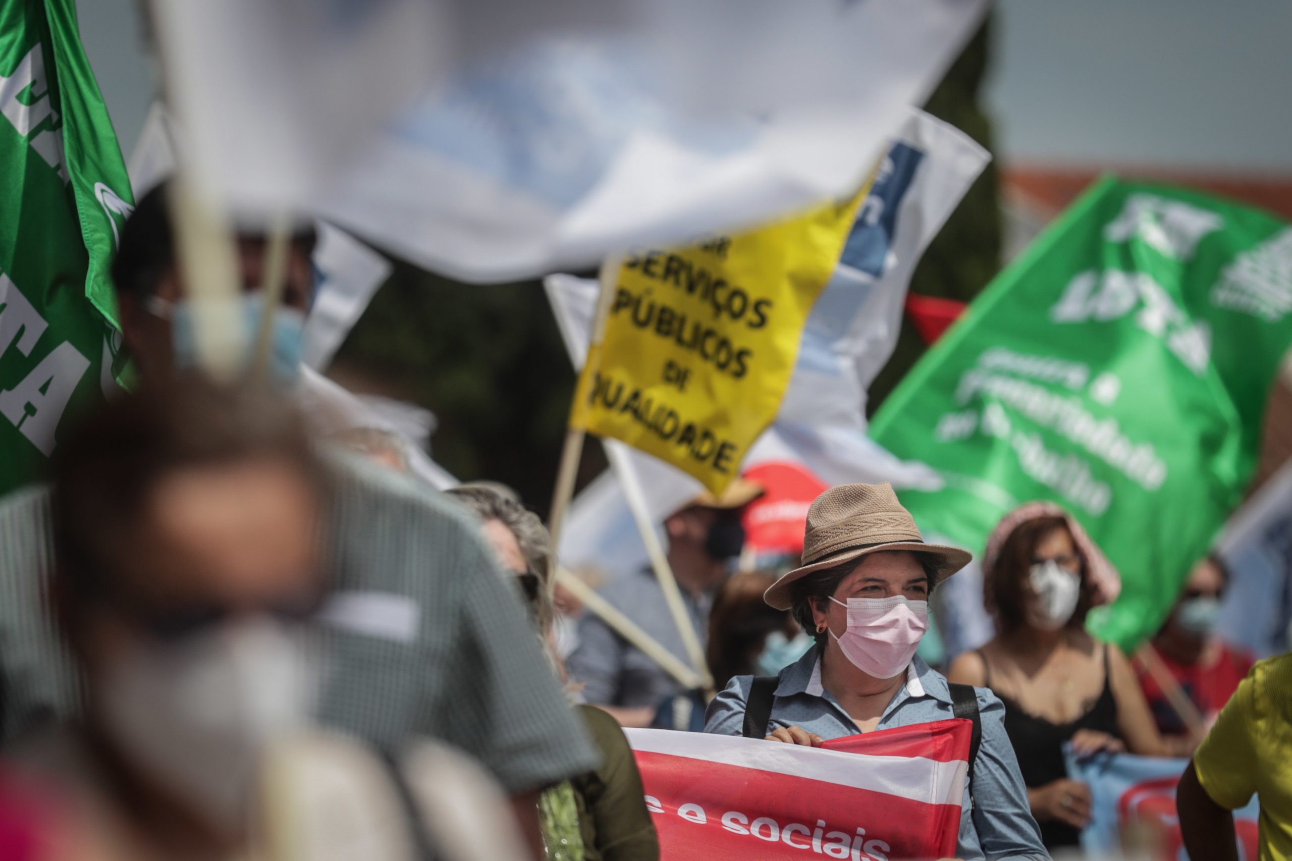 Centenas frente ao Palácio da Ajuda exigem respostas para a Função Pública