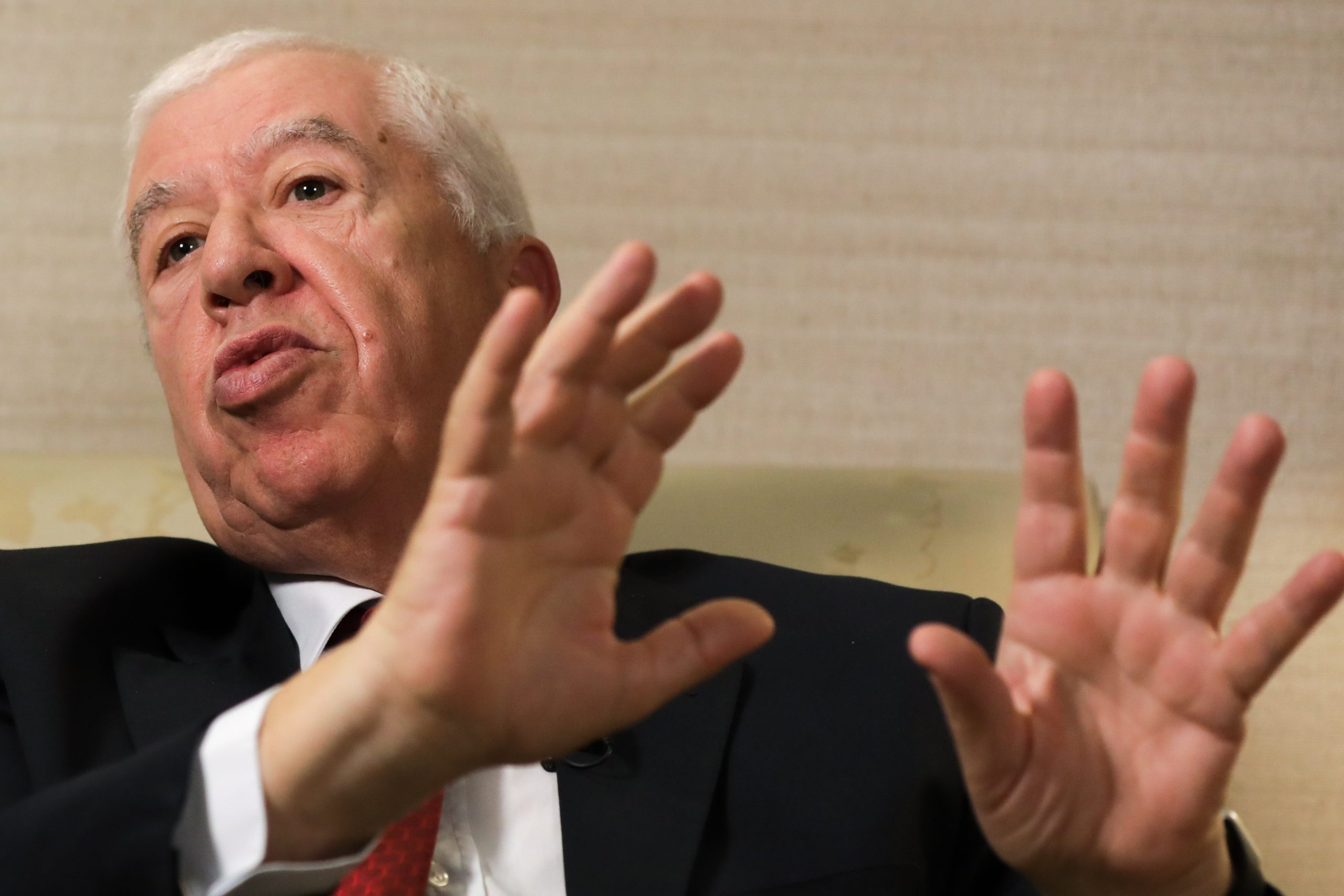 Teixeira dos Santos: “O que está mal é gastar mais do aquilo que temos”