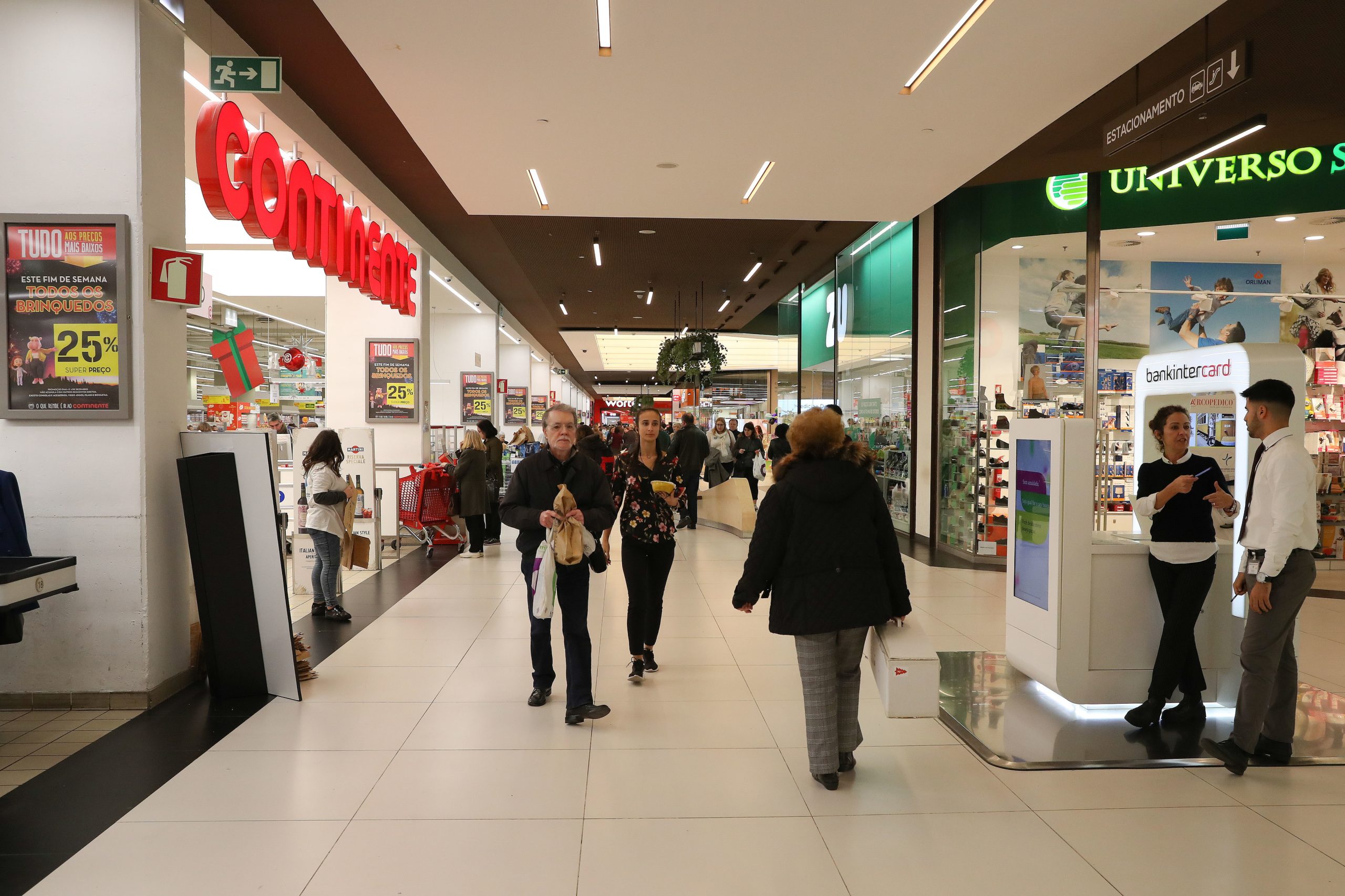 Centros comerciais dizem que vendas nas lojas bateram recordes em 2024. Dezembro foi o melhor mês