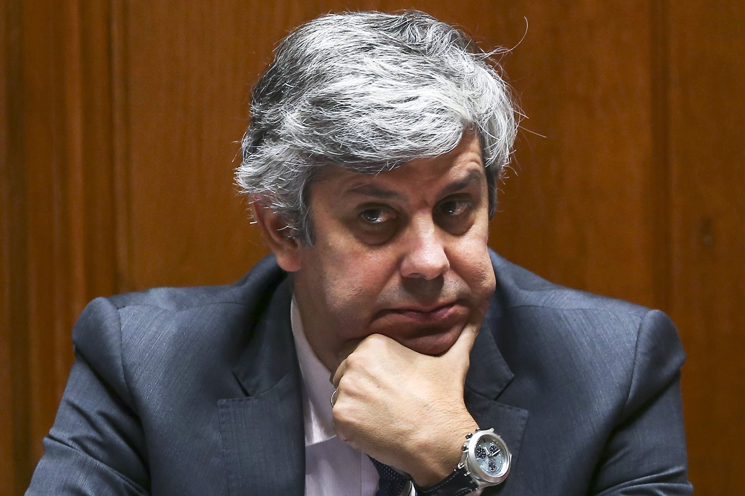 Ministro das Finanças volta hoje ao Parlamento