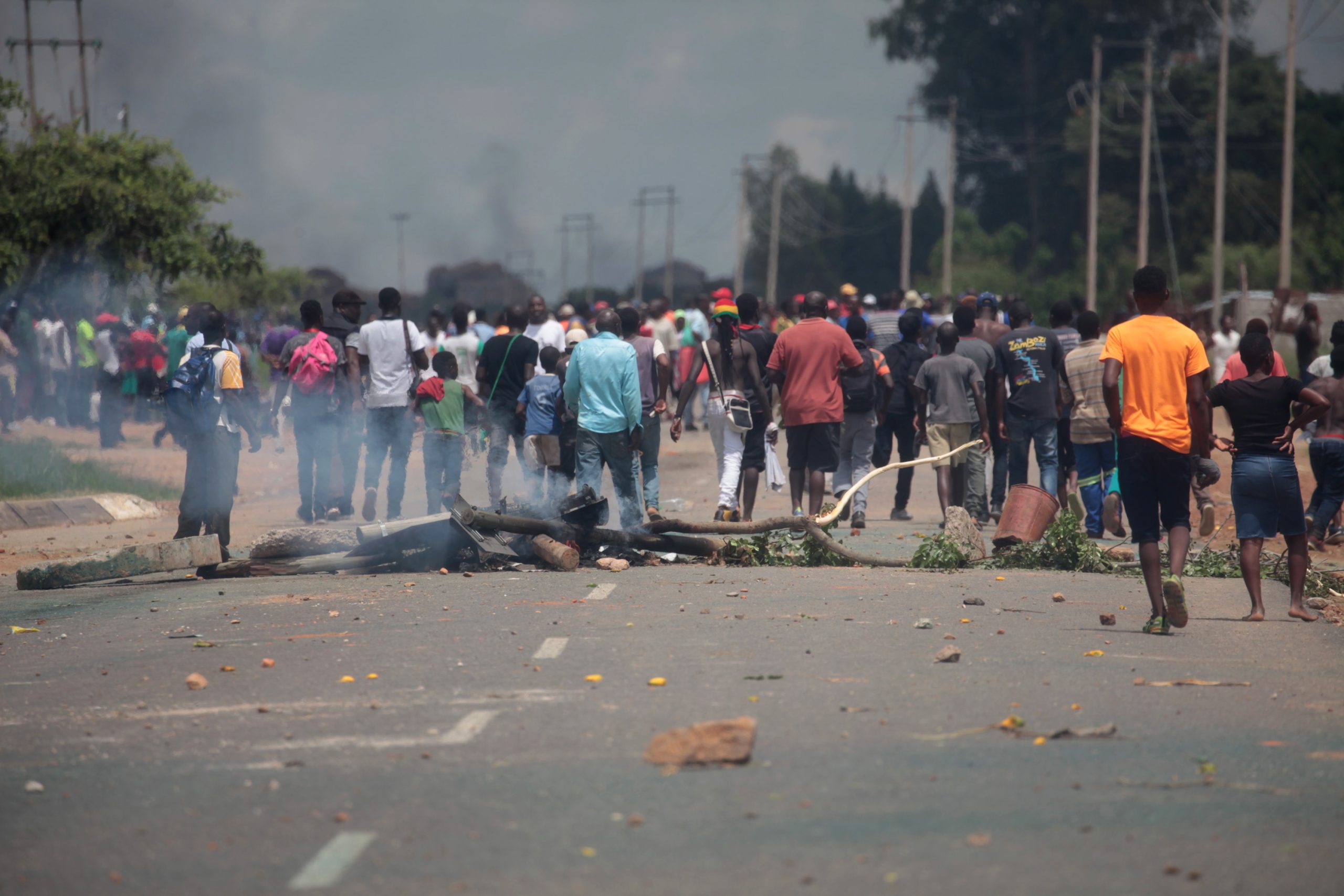 Pelo menos 12 mortos na repressão dos protestos no Zimbabué