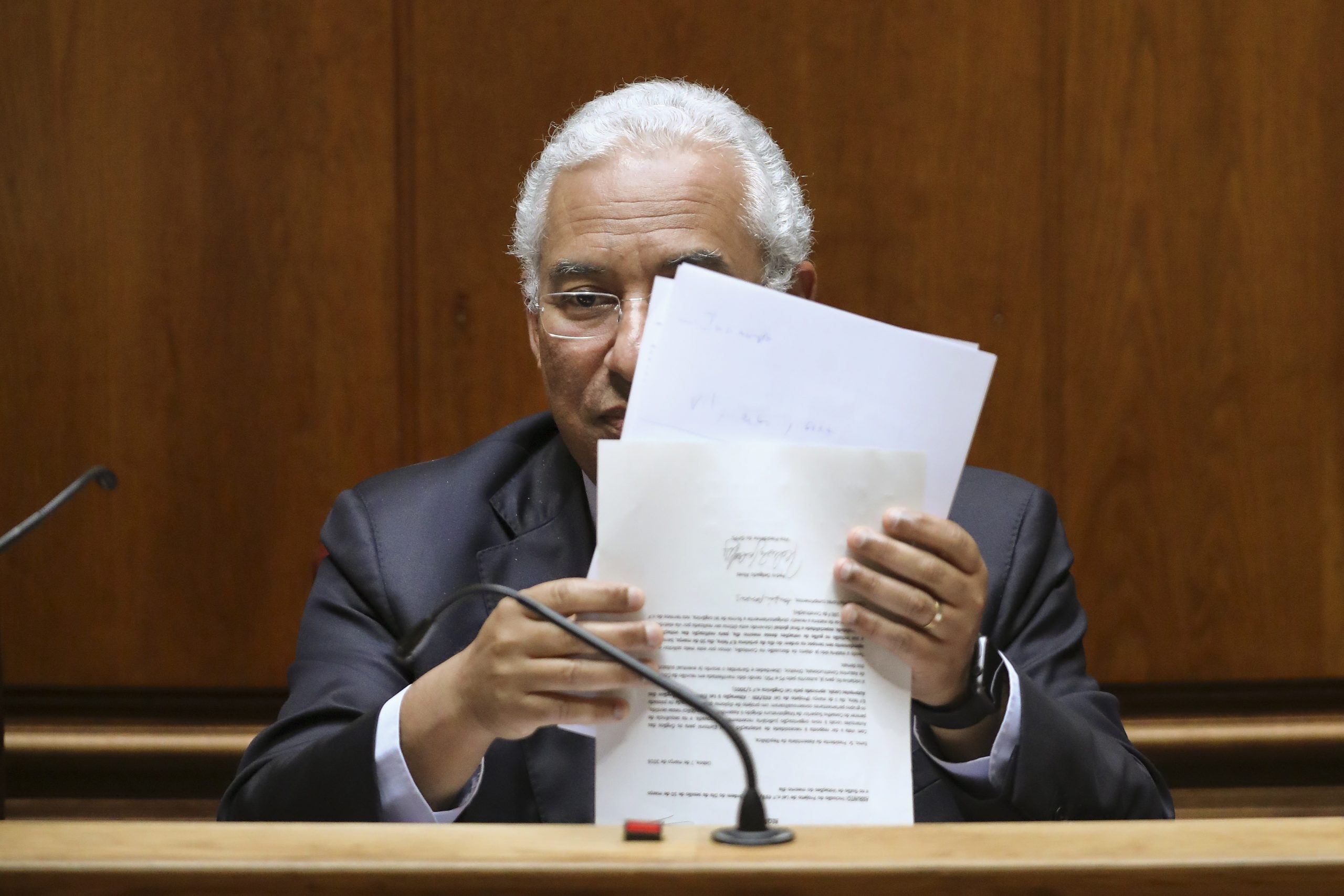 Debate quinzenal. O duelo entre Costa e Passos, as ‘offshore” e a lama