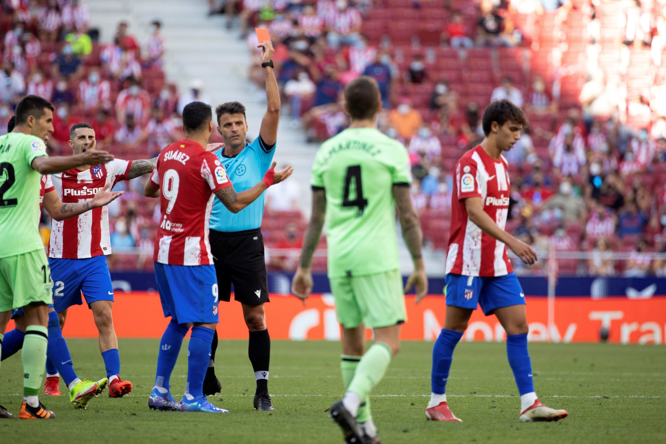 João Félix expulso no empate caseiro do Atlético de Madrid por chamar maluco ao árbitro