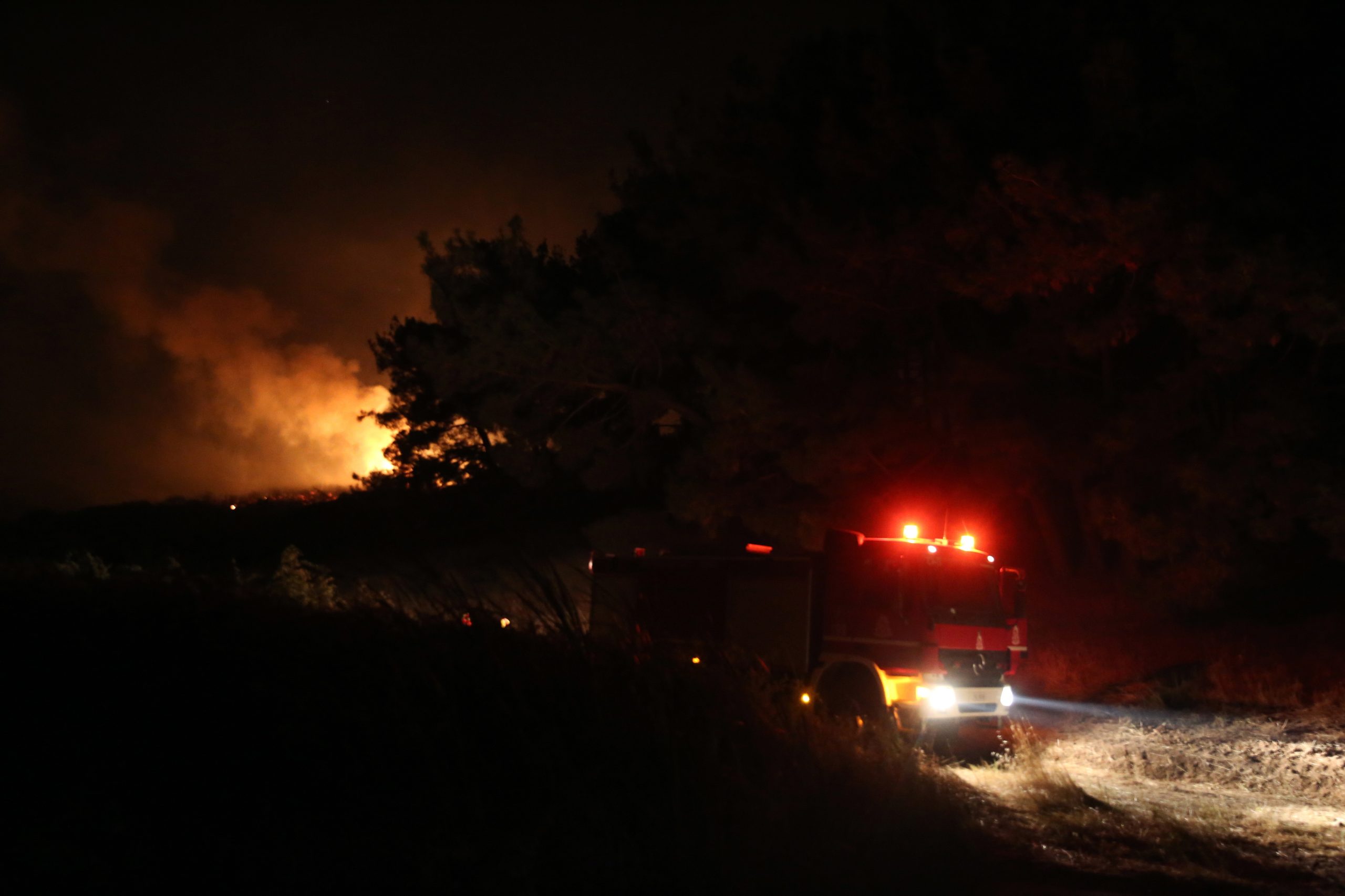 Dois mortos em nova vaga de incêndios na Grécia