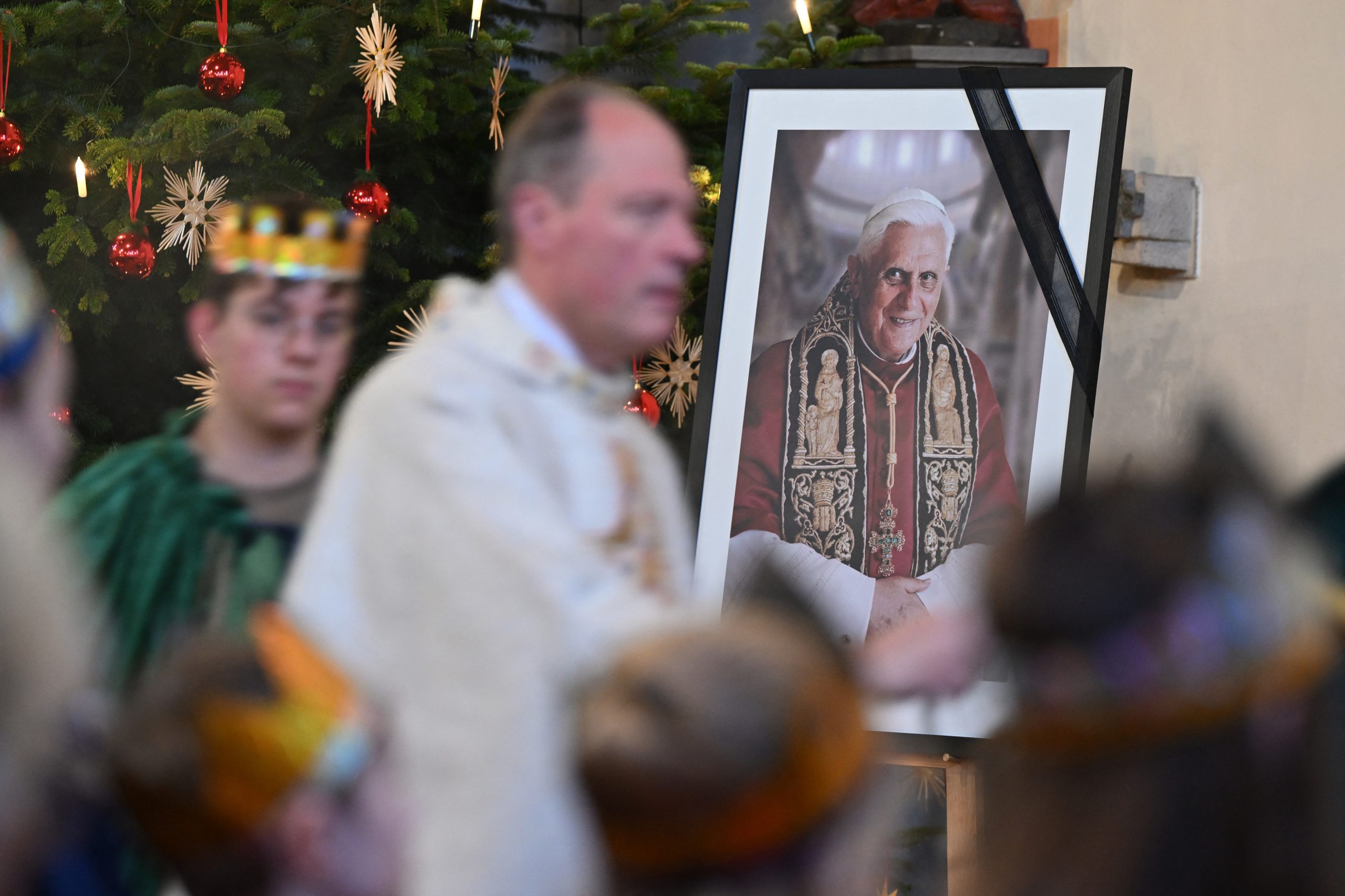 Corpo de Bento XVI está a partir desta segunda-feira na Basílica de São Pedro