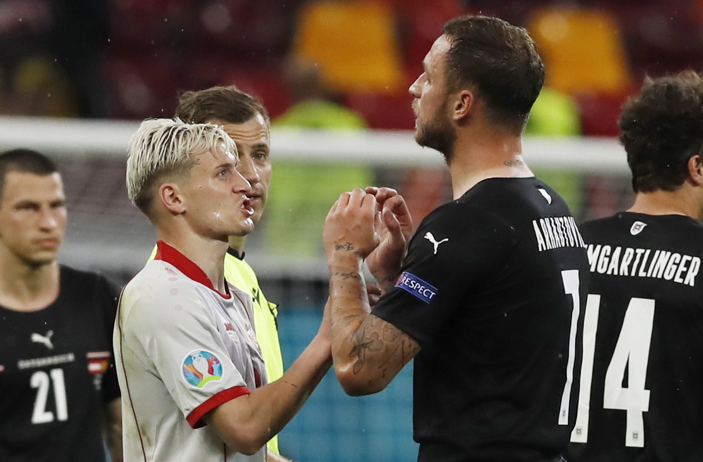 UEFA pune austríaco Marko Arnautovic com um jogo de suspensão “por insultar outro jogador”