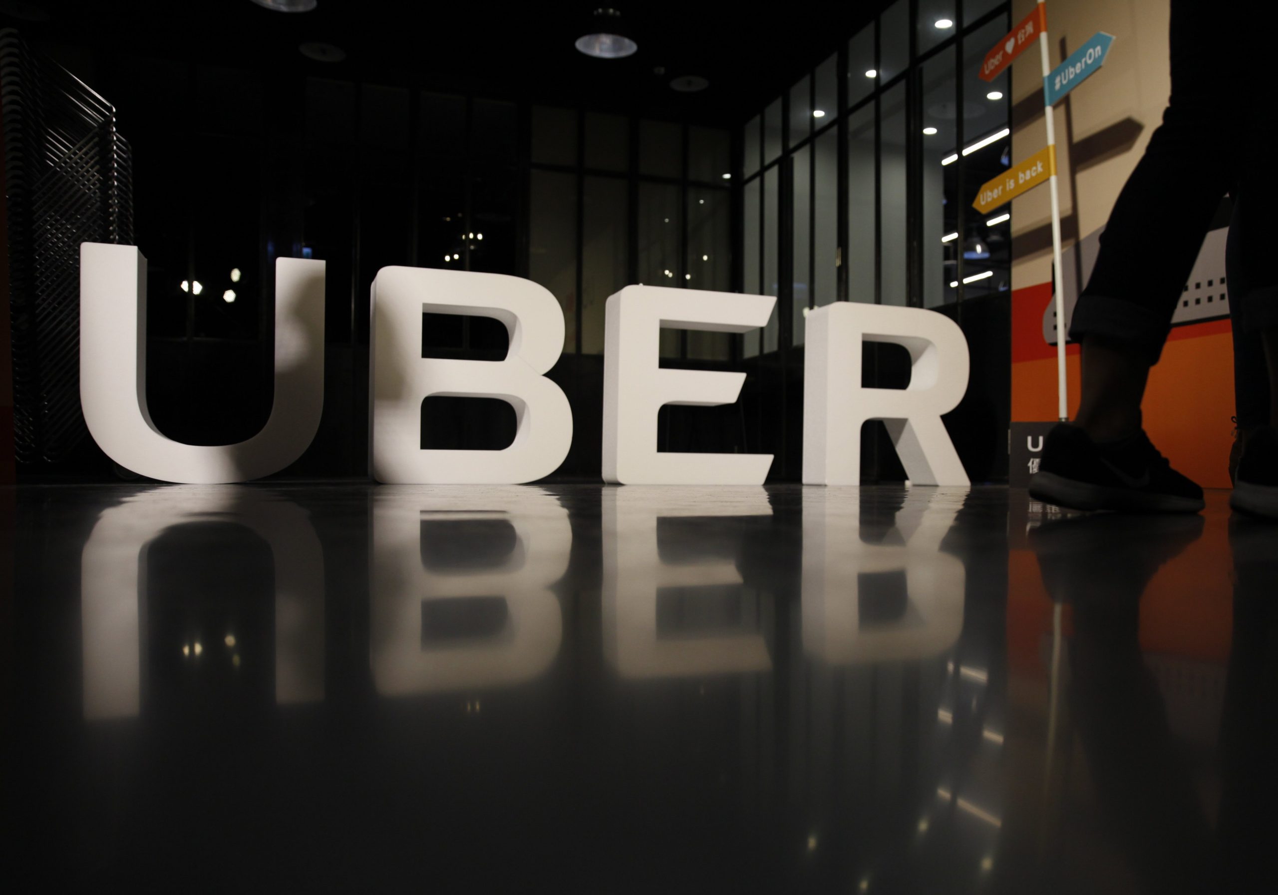 CEO da Uber deixa a sua posição na empresa por “tempo indeterminado”
