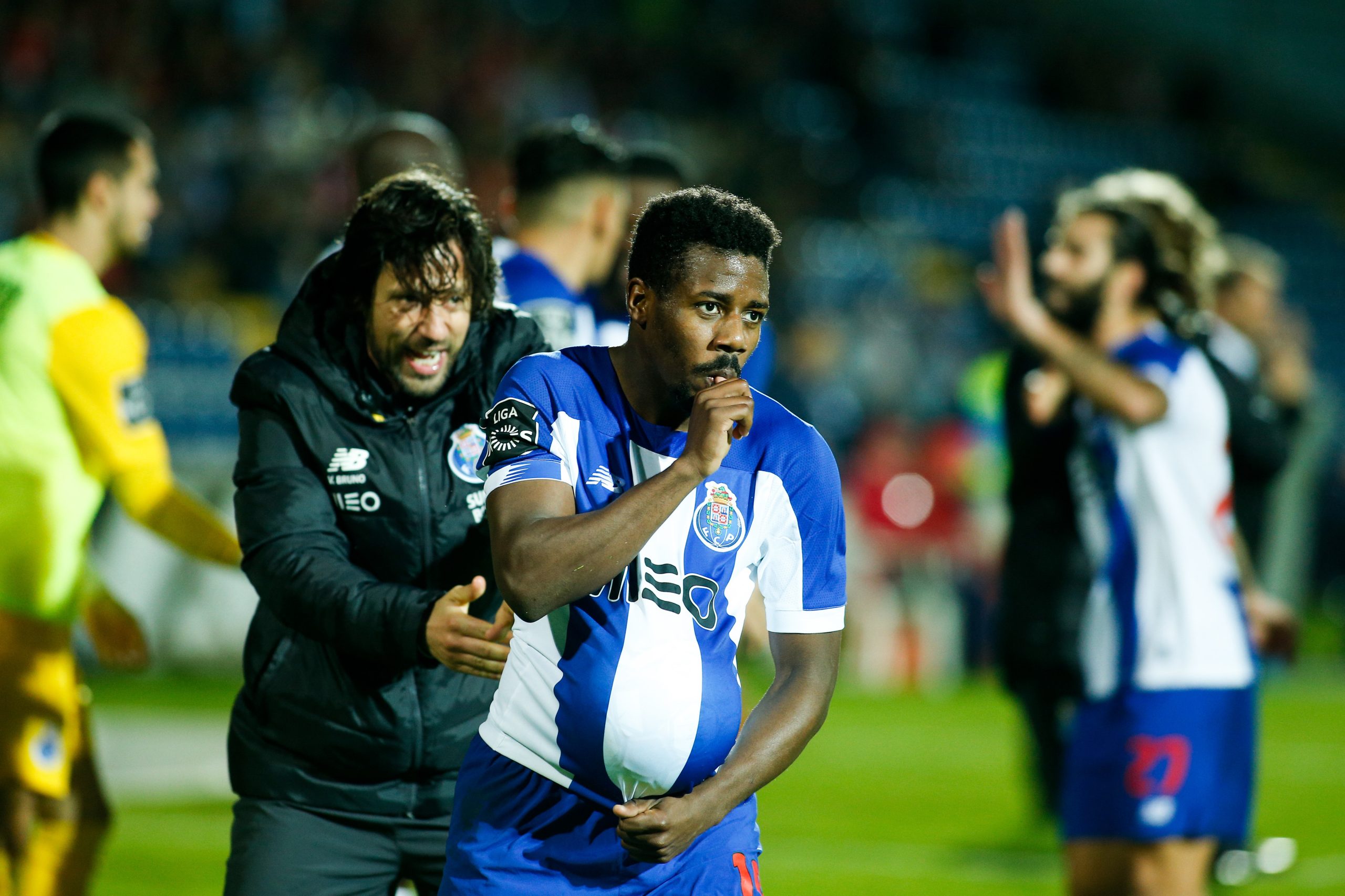 FC Porto vence nos Açores e assume liderança