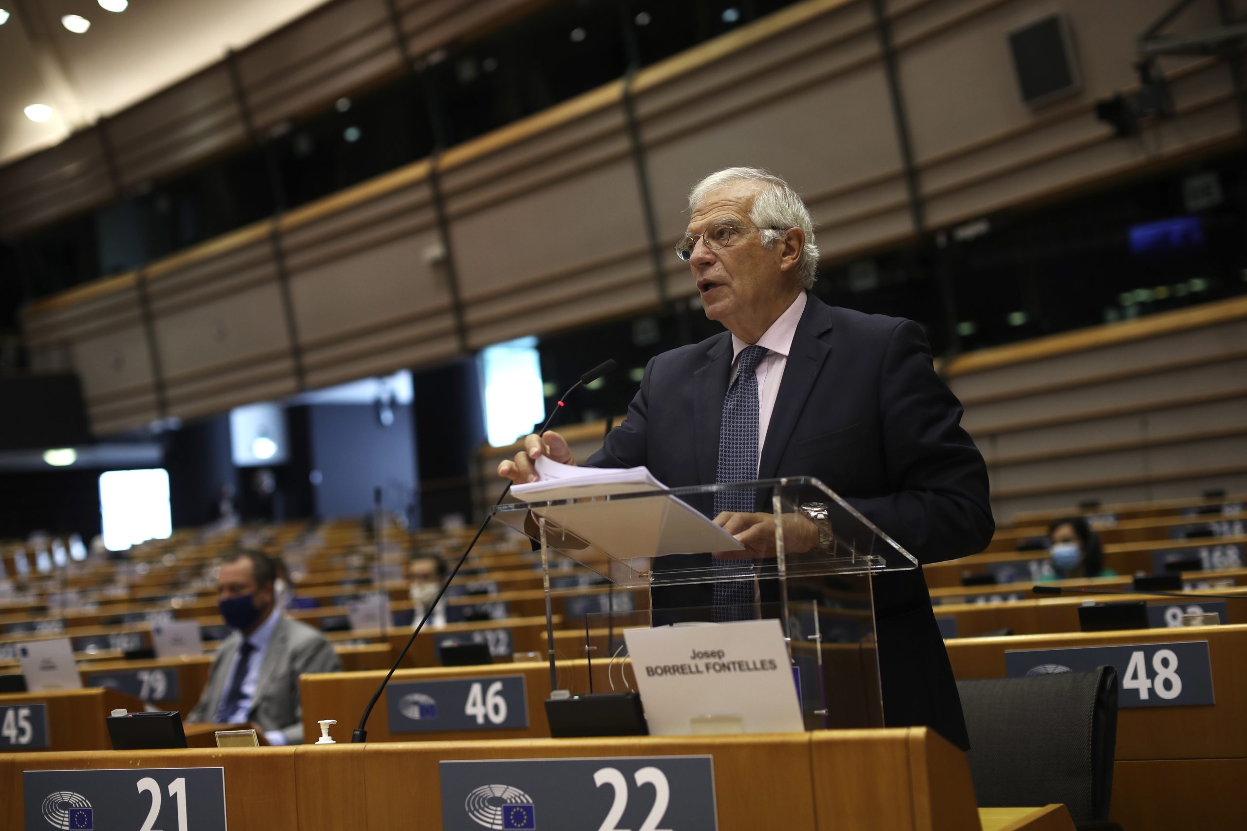 União Europeia reforça sanções por violação dos direitos humanos e do embargo de armas