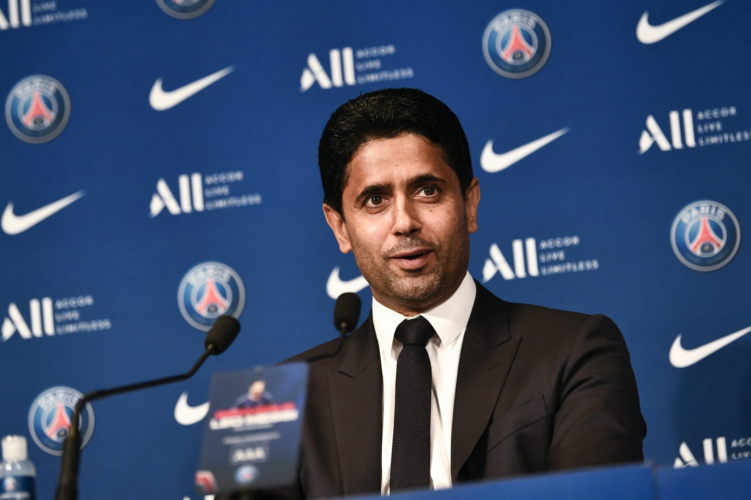 Dono do Paris Saint-Germain diz-se “orgulhoso” de Messi e Mbappé