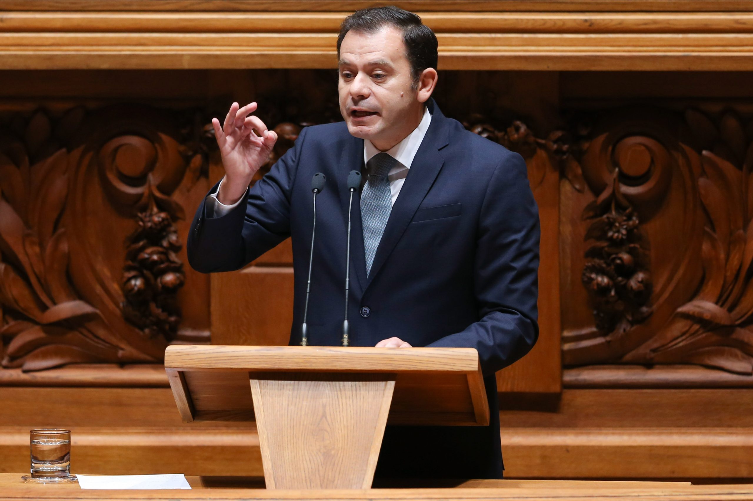 Ferro recebe quinta-feira Luís Montenegro na despedida do social-democrata do parlamento