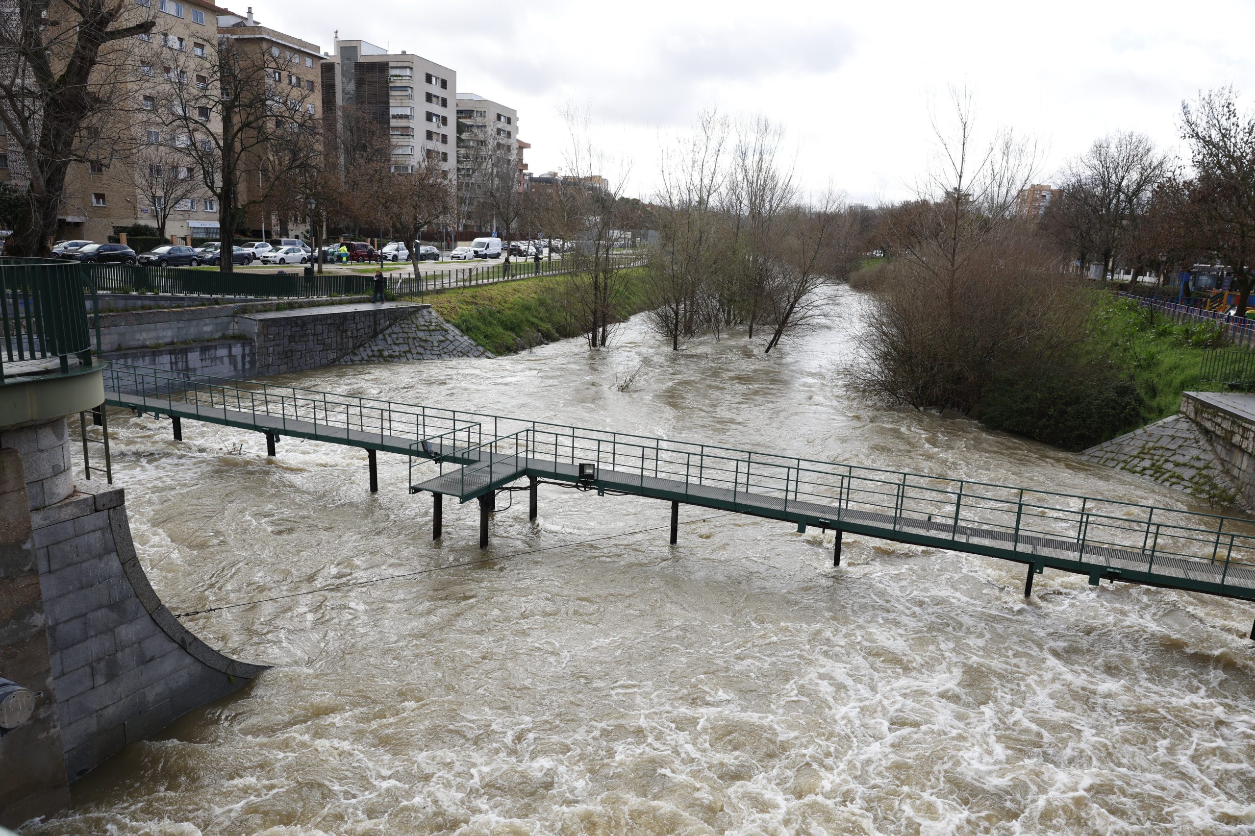Madrid atinge recorde de chuva que fecha parques e universidades