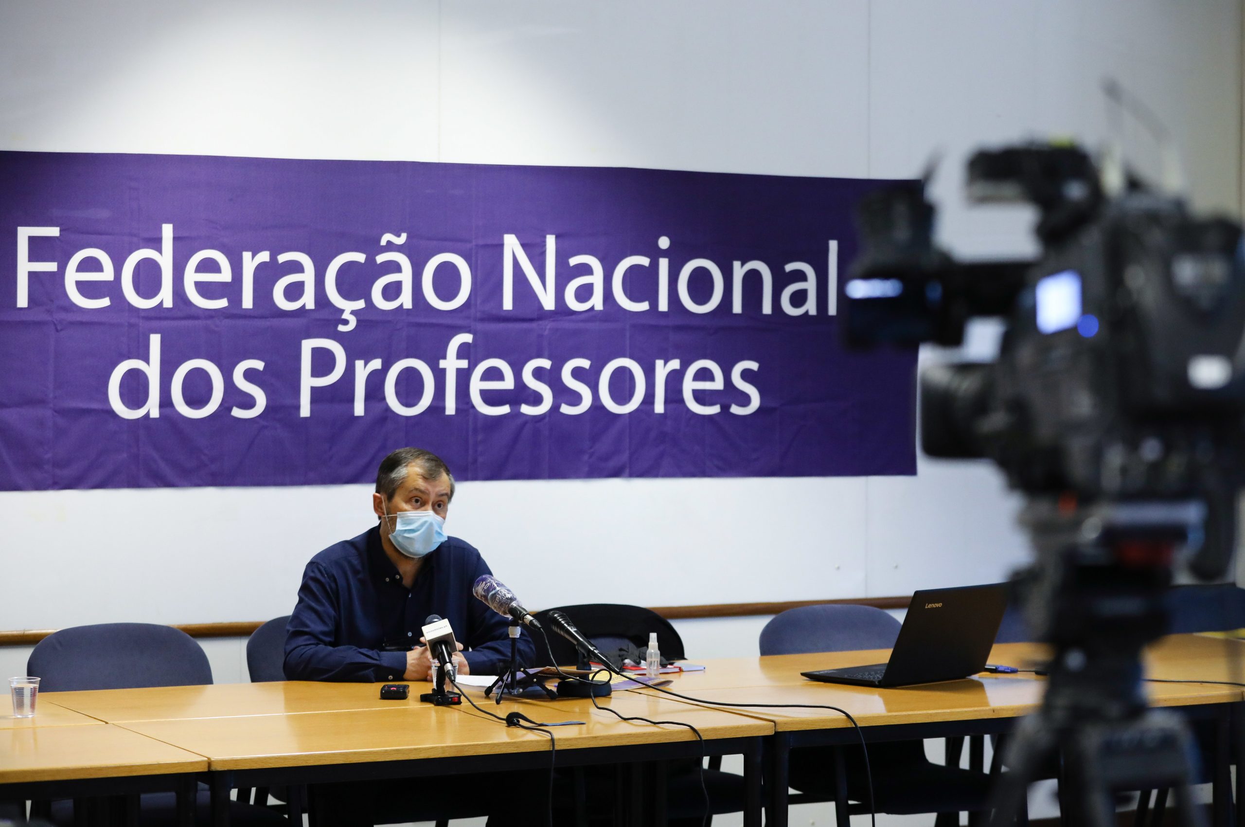 Fenprof alerta que governo falhou promessa de mais 2.500 docentes nas escolas