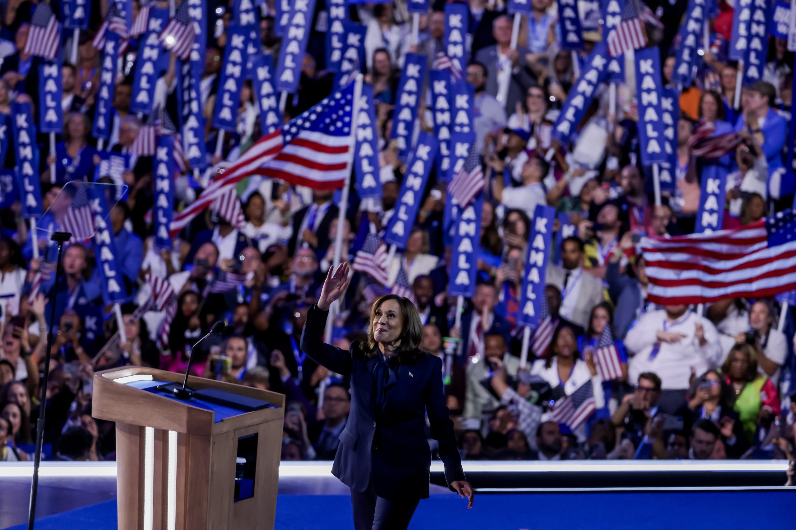 Kamala Harris promete ser “presidente para todos os americanos” em discurso histórico