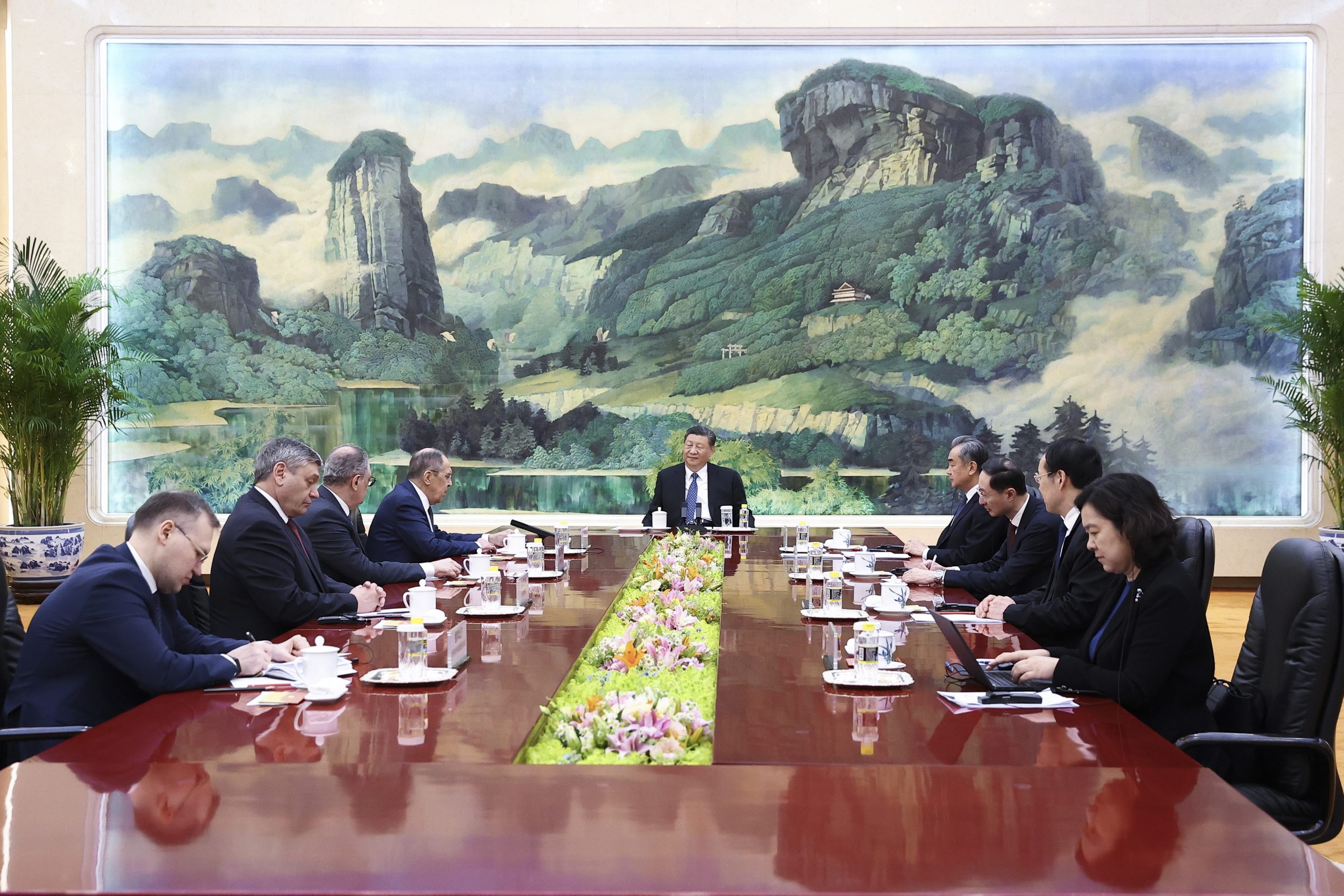 Xi diz a Lavrov que relações sino-russas devem avançar “de forma harmoniosa”