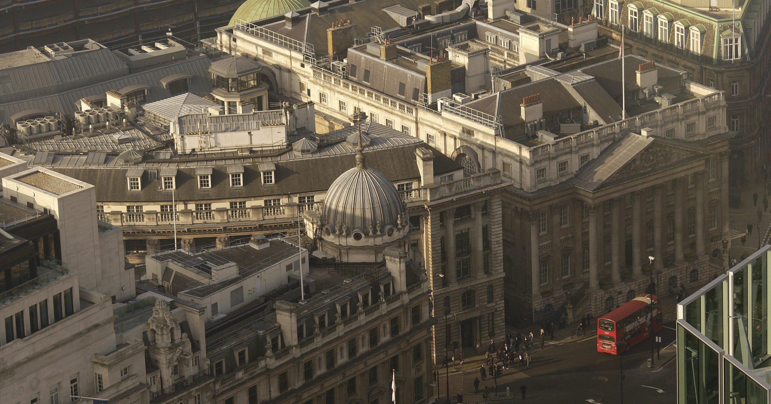 Banco de Inglaterra mantém as taxas de juro