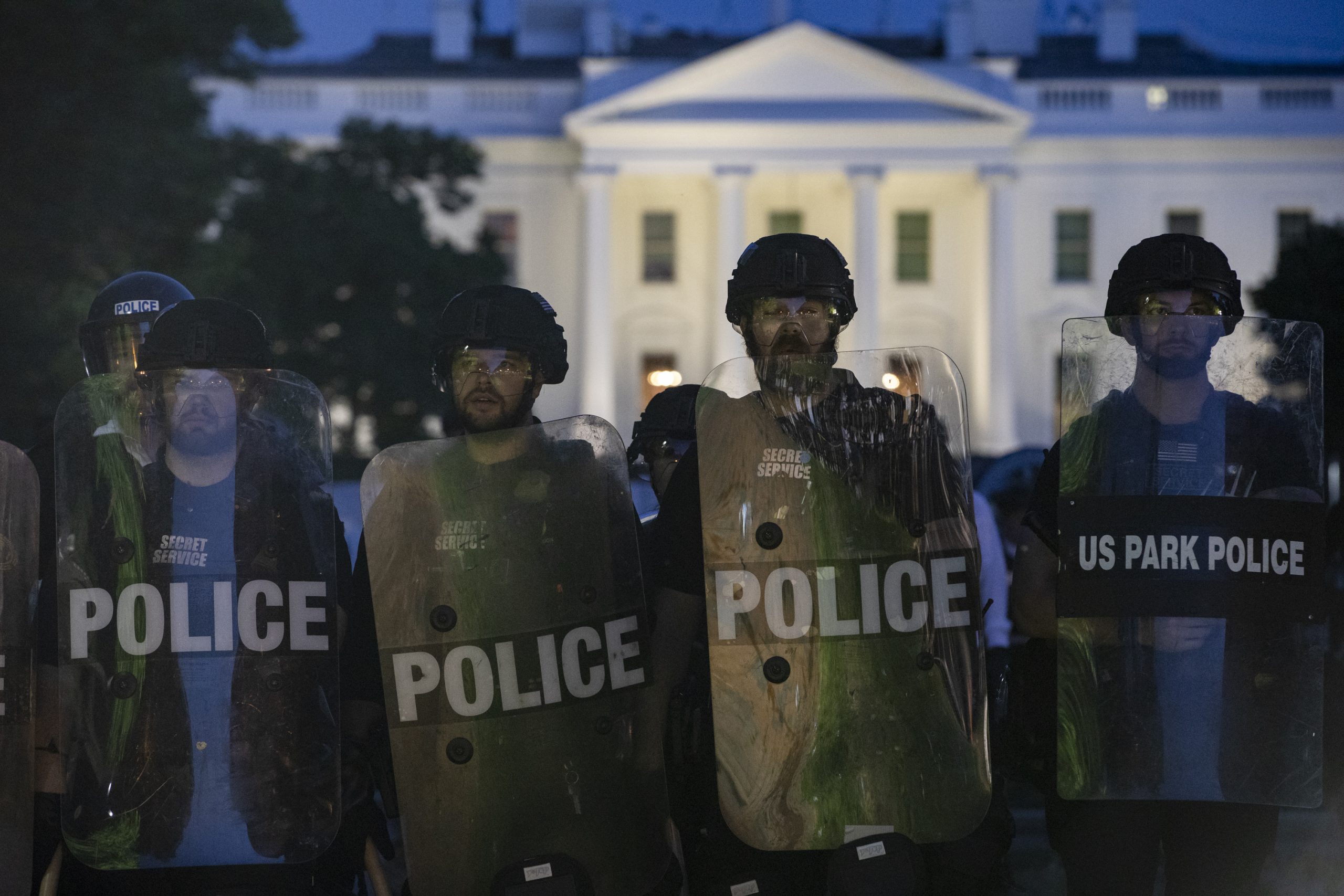 Recolher obrigatório em Washington, Guarda Nacional ativada para conter distúrbios