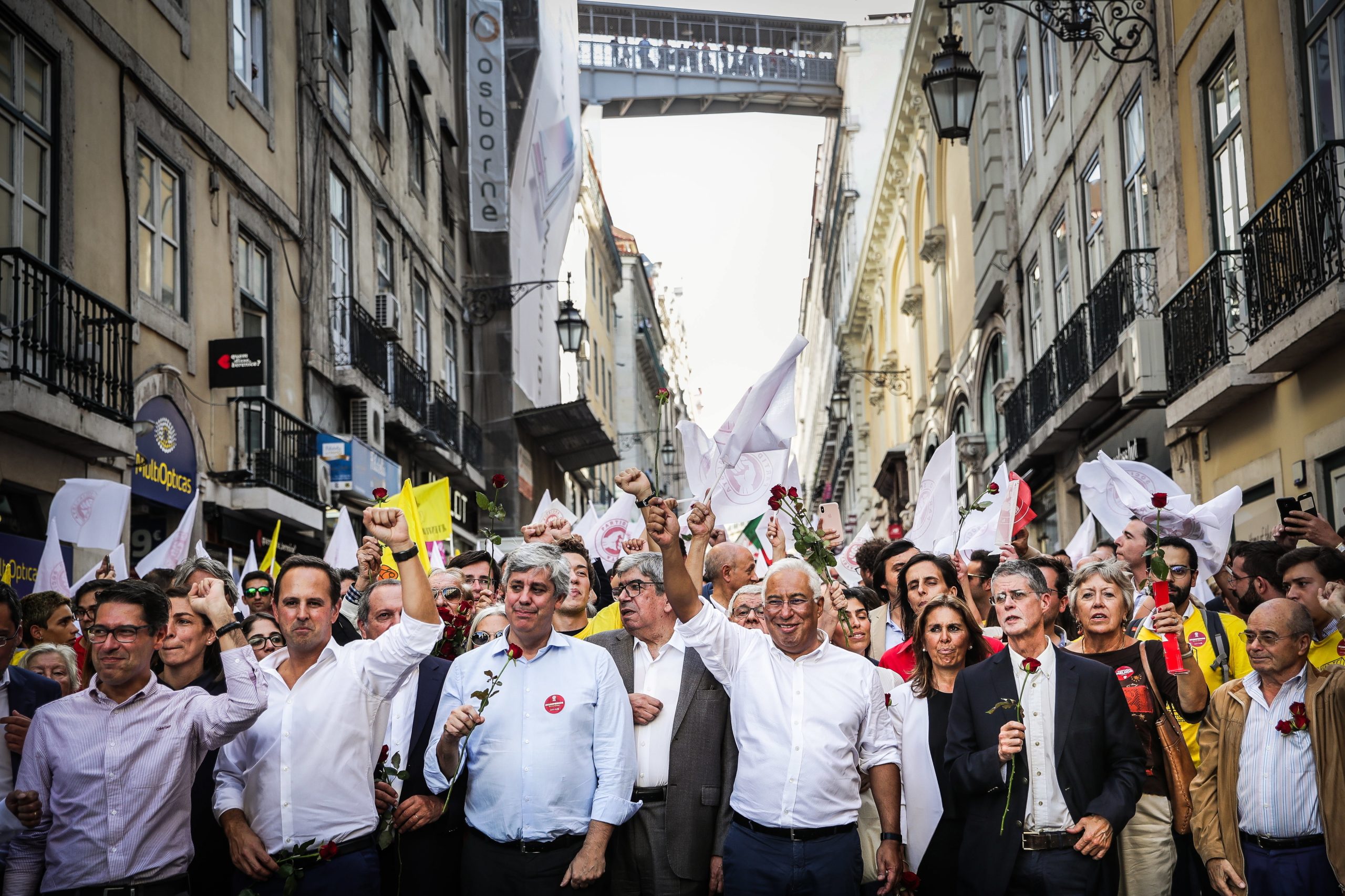 “Não estava não. É mentira!” António Costa exalta-se e chama “mentiroso” a homem que o acusou de tirar férias durante os fogos de Pedrógão Grande