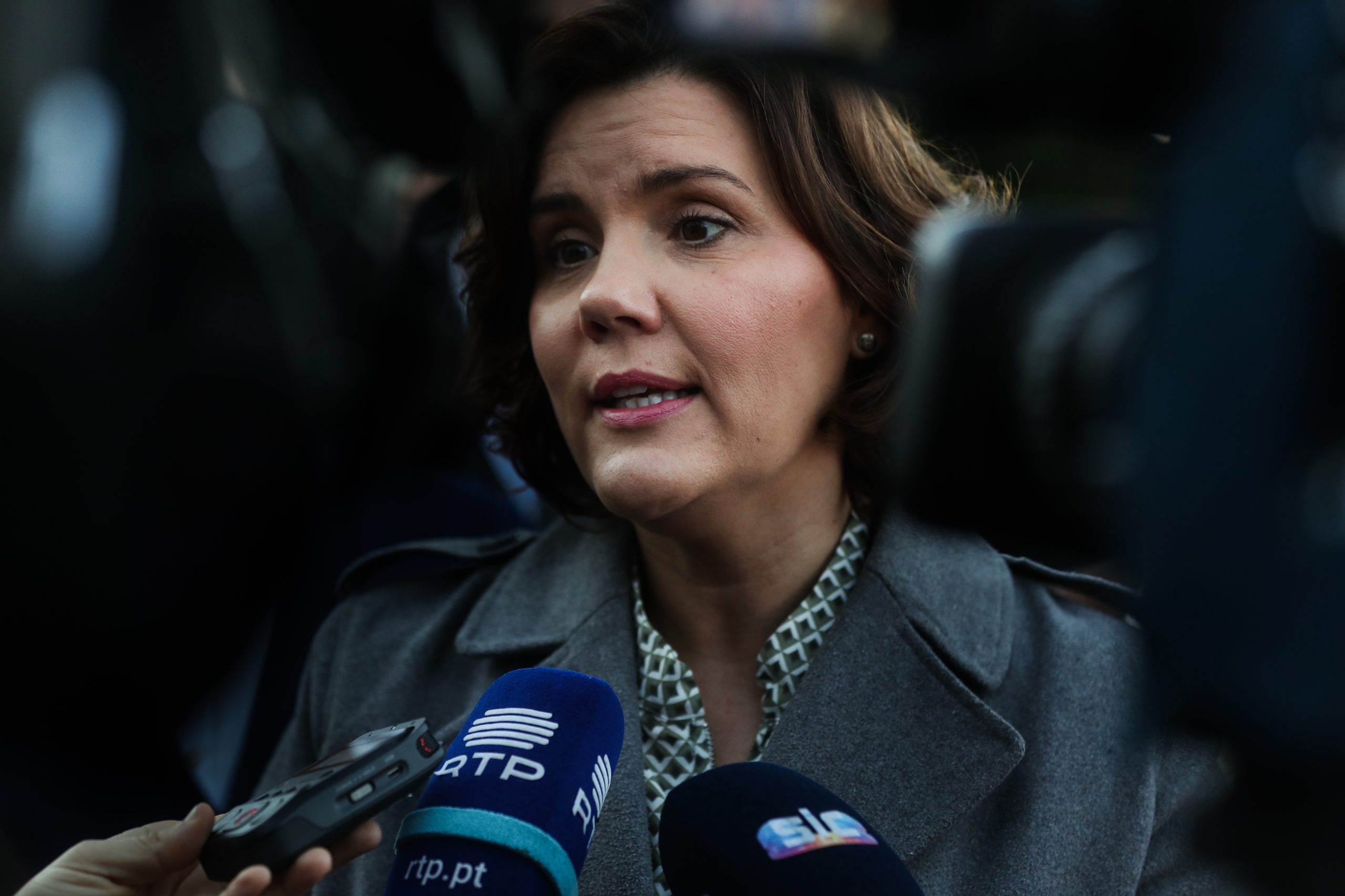 CDS ataca “farsa” e “golpe” do Governo e desafia Costa com moção de confiança